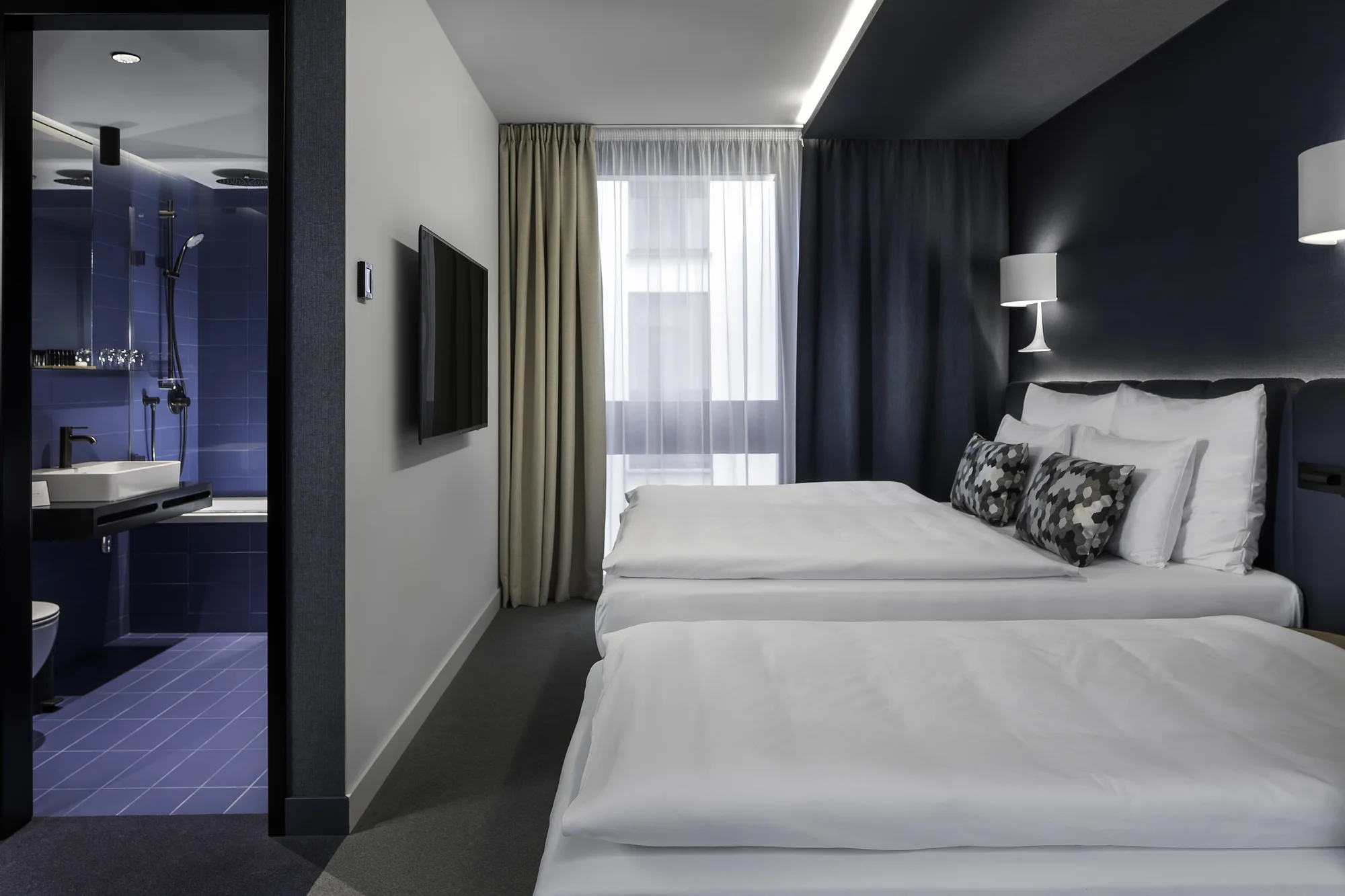 Dovolená v designovém hotelu v centru Prahy: snídaně a lahev vína