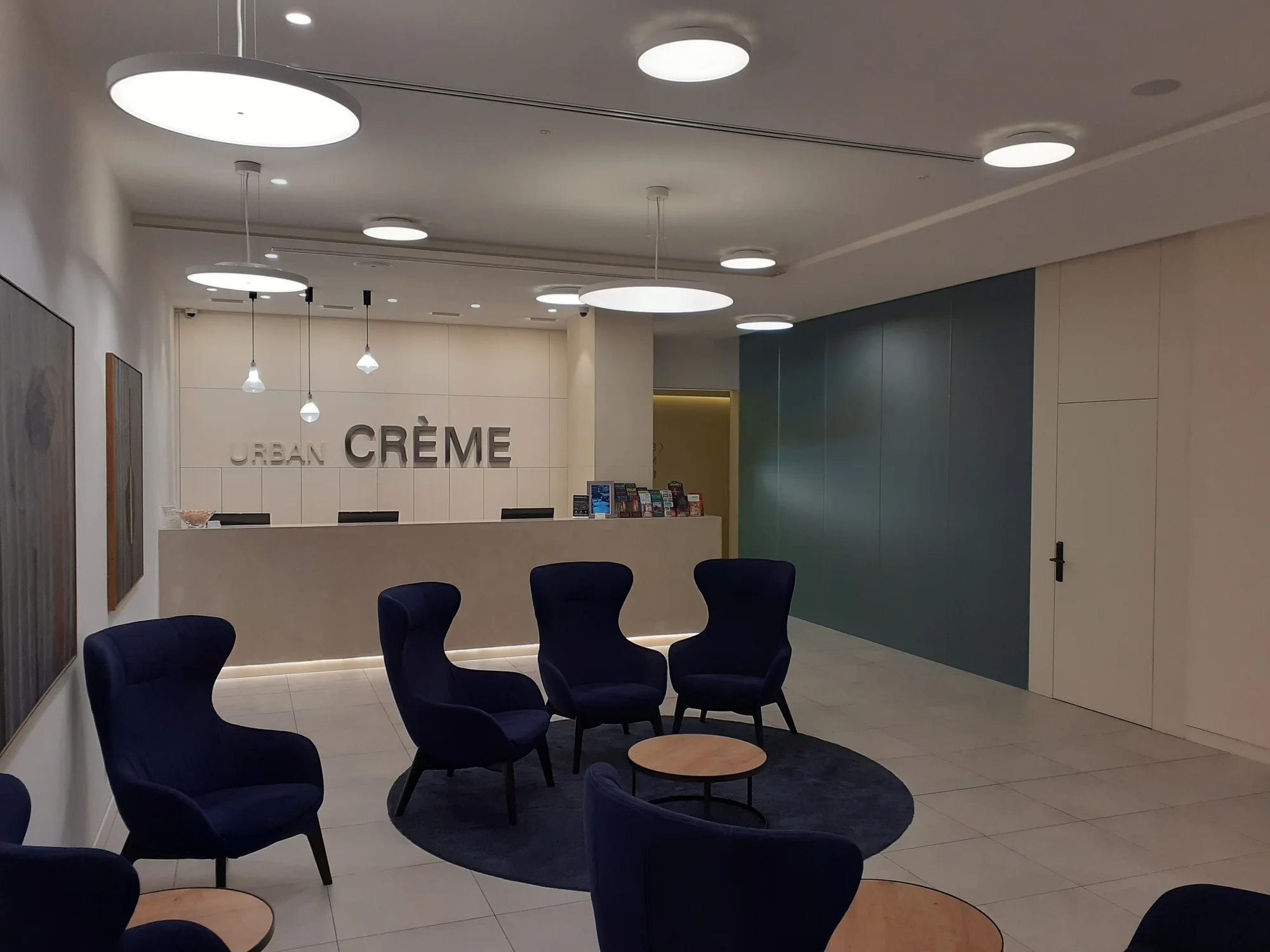Dovolená v designovém hotelu v centru Prahy: snídaně a lahev vína