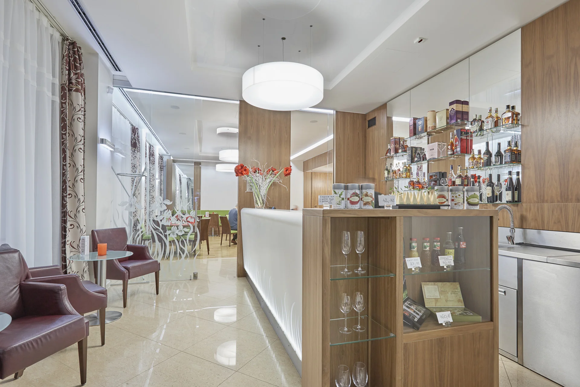 4* hotel jen 2 min. od kolonády: jídlo, neomezený wellness i procedury