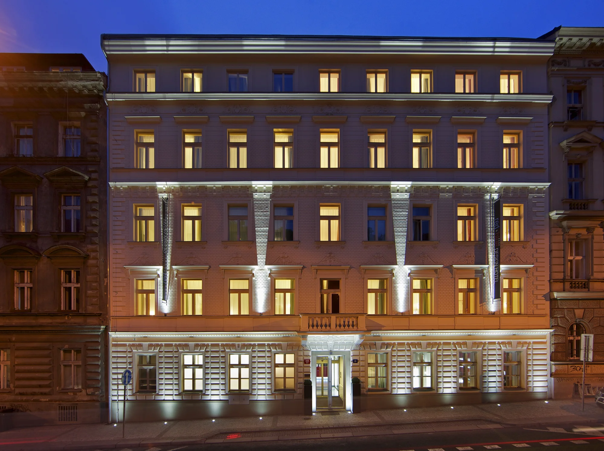 Pobyt u Petřínských sadů v Praze: moderní hotel, pokoj Superior a snídaně v ceně
