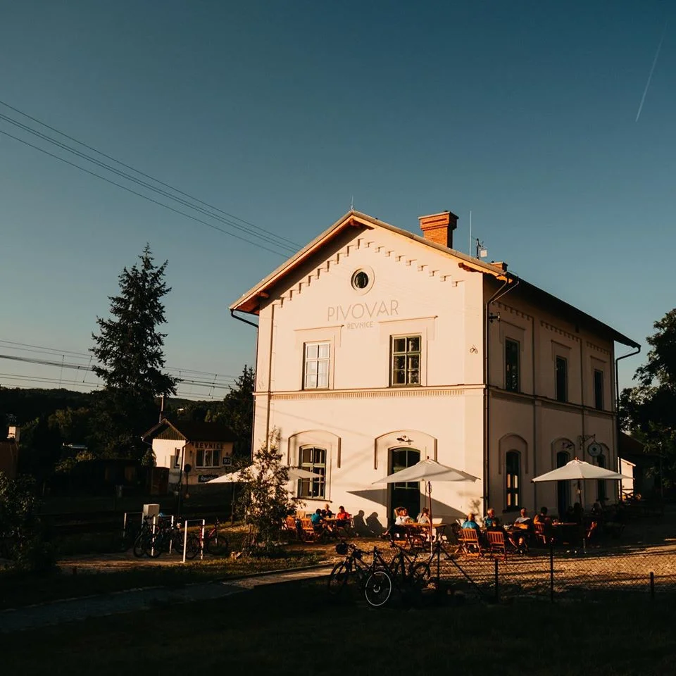 Luxusní hotel jen kousek od Prahy: pokoj či apartmá se snídaní