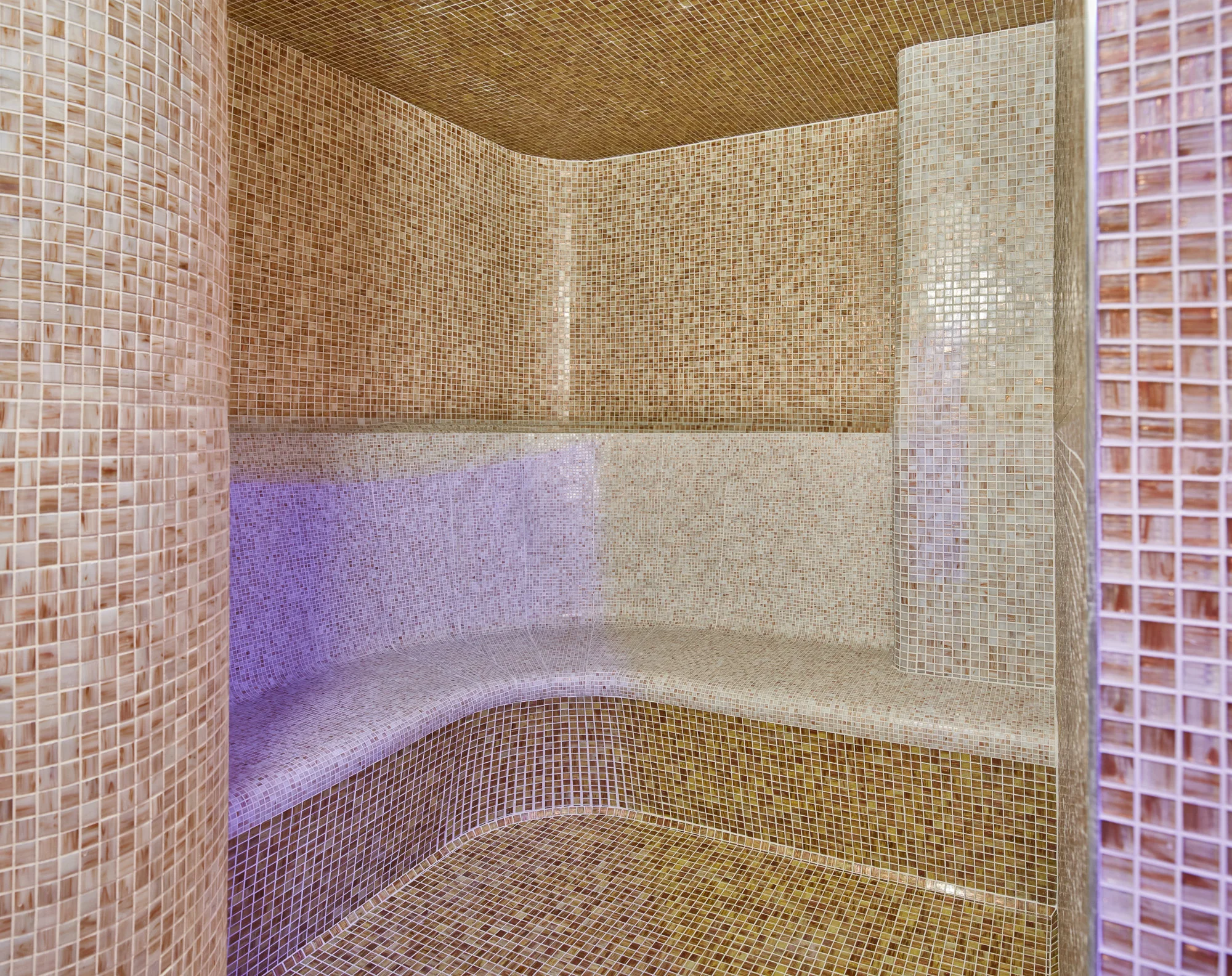 4* hotel jen 2 min. od kolonády: jídlo, neomezený wellness i procedury