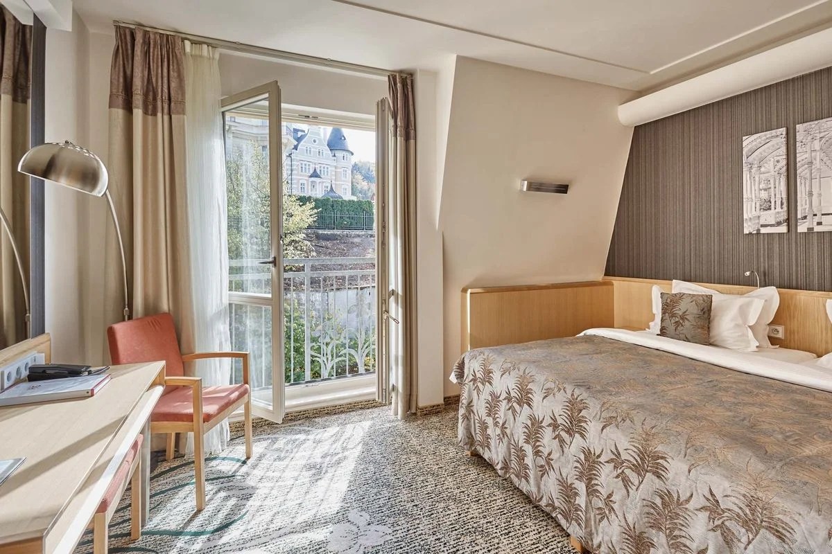 4* hotel jen 2 min. od kolonády: jídlo, neomezený wellness i procedury