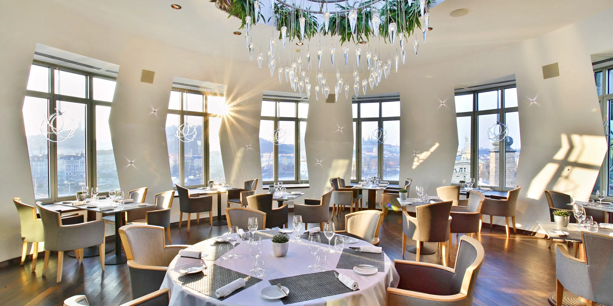 Tančící dům: otevřené vouchery na ubytování i do restaurace v hodnotě až 3000 Kč