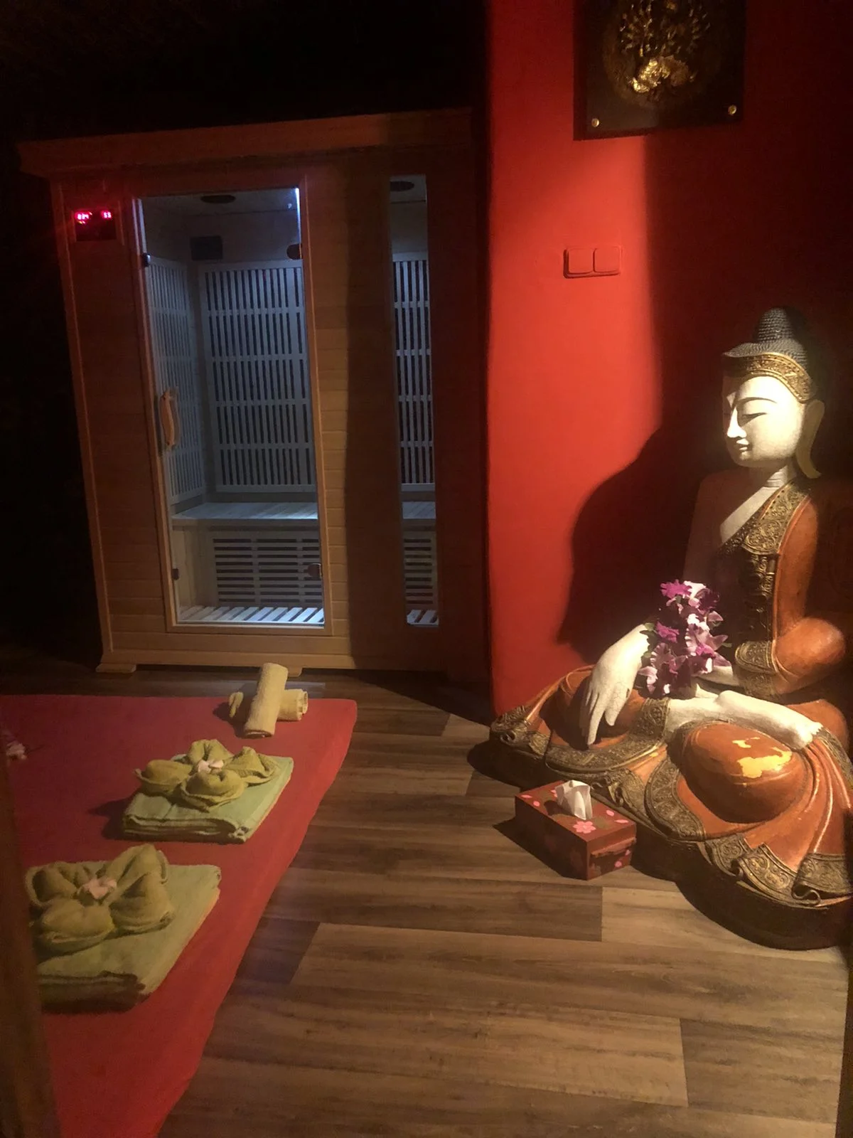 Úžasný relax v Thajském ráji: 45 minut masáže, sauna a rybičky