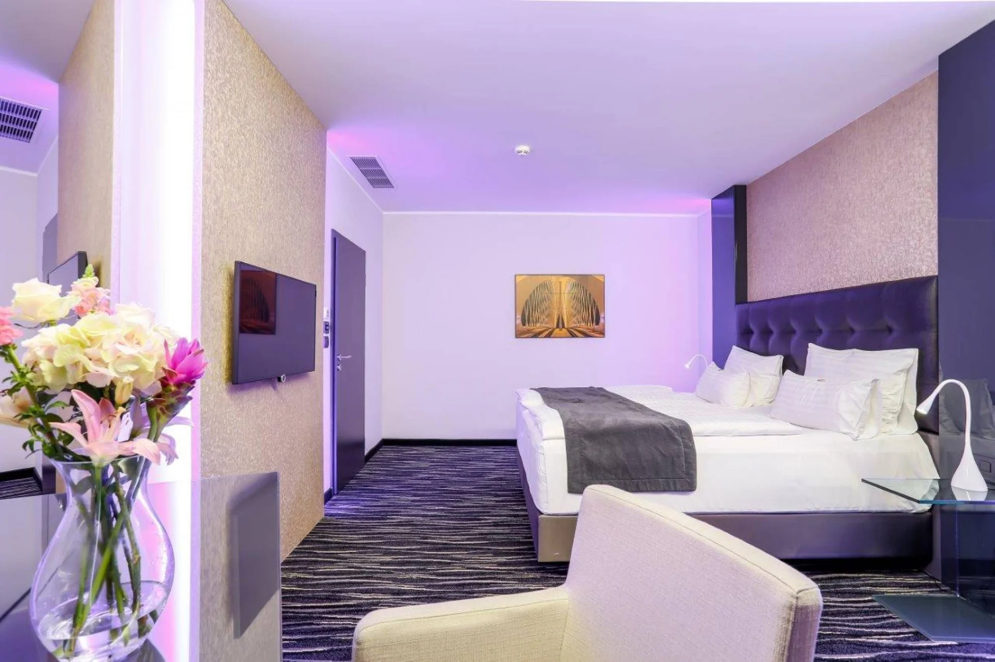 Pobyt v hotelu v Tančícím domě s krásným výhledem vč. snídaně i menu od Ondřeje Slaniny