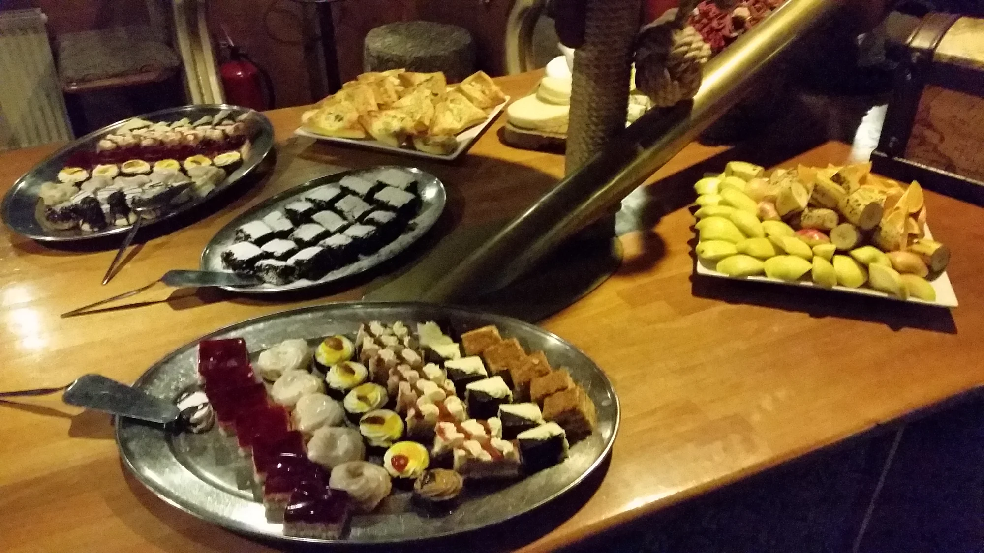 2hod. plavba po Vltavě s rautem all you can eat pro děti i dospělé