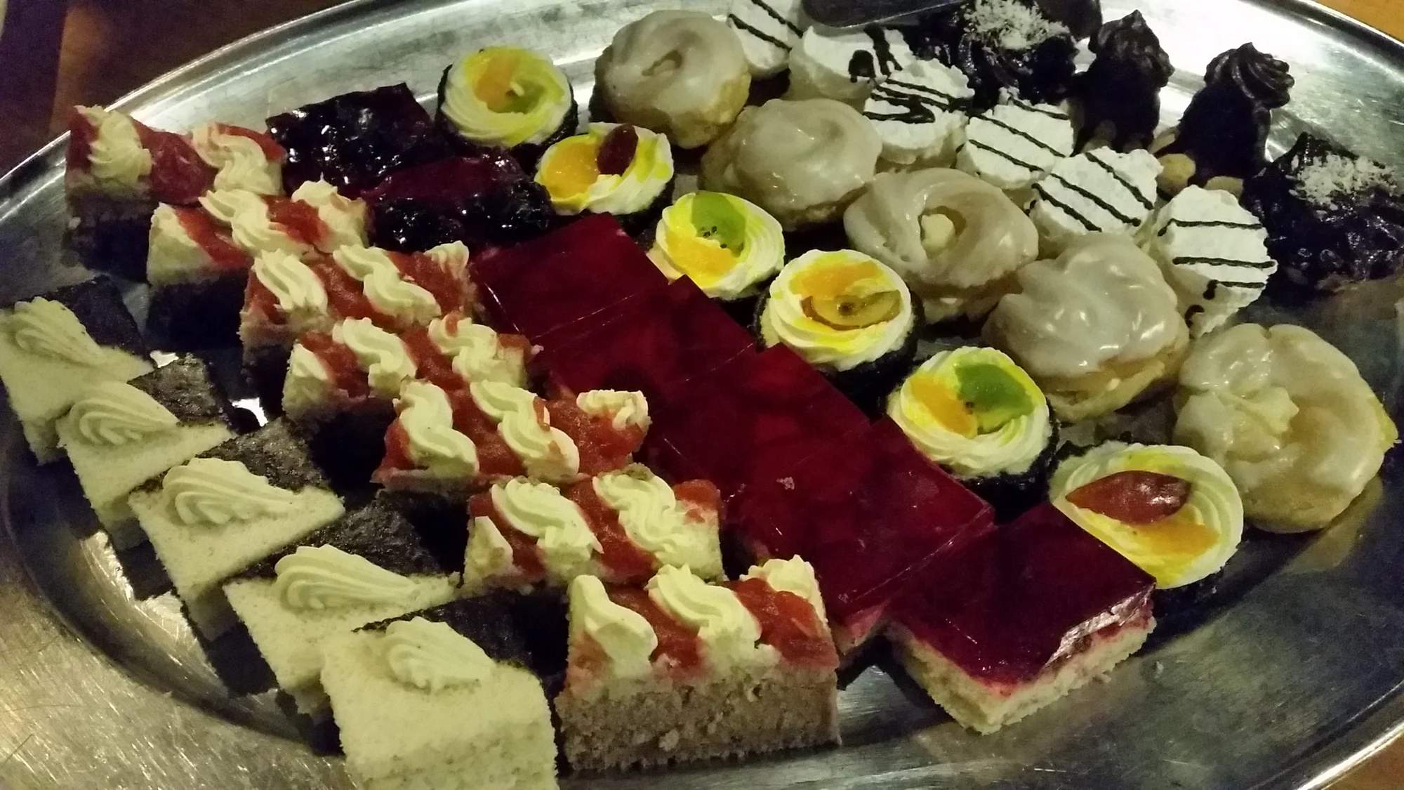 2hod. plavba po Vltavě s rautem all you can eat pro děti i dospělé