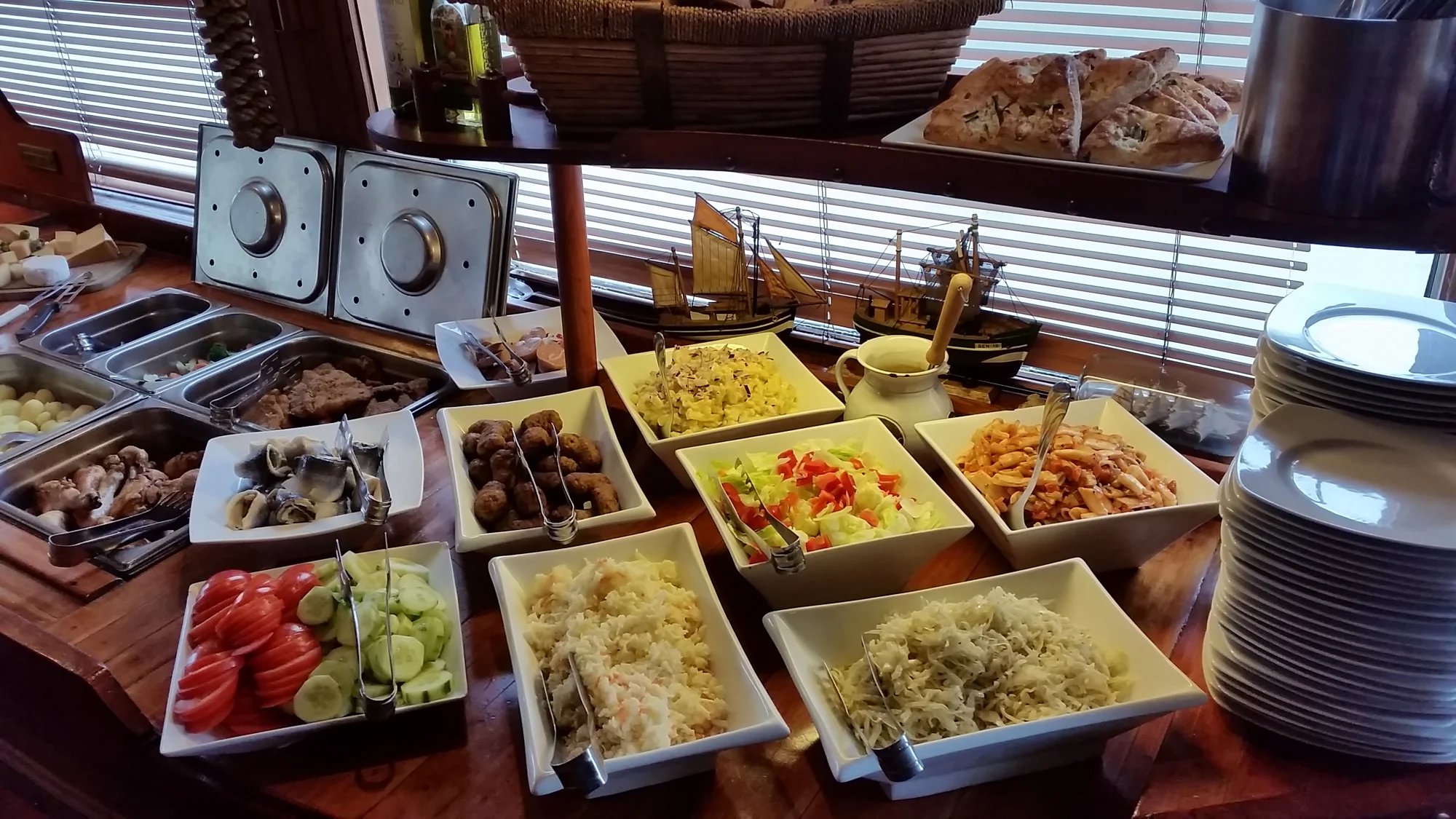 2hod. plavba po Vltavě s rautem all you can eat pro děti i dospělé