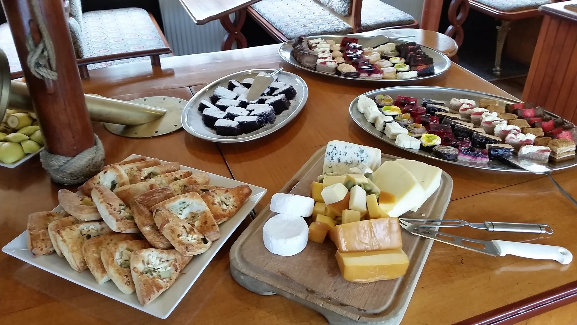 2hod. plavba po Vltavě s rautem all you can eat pro děti i dospělé