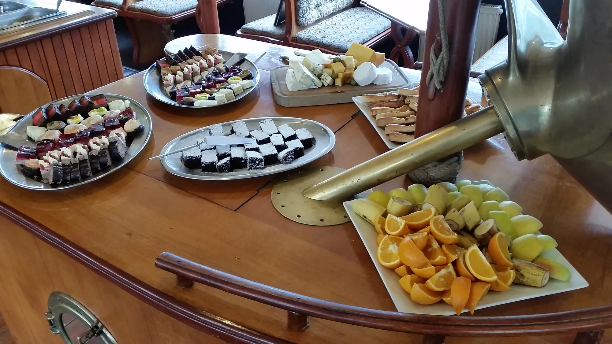 2hod. plavba po Vltavě s rautem all you can eat pro děti i dospělé