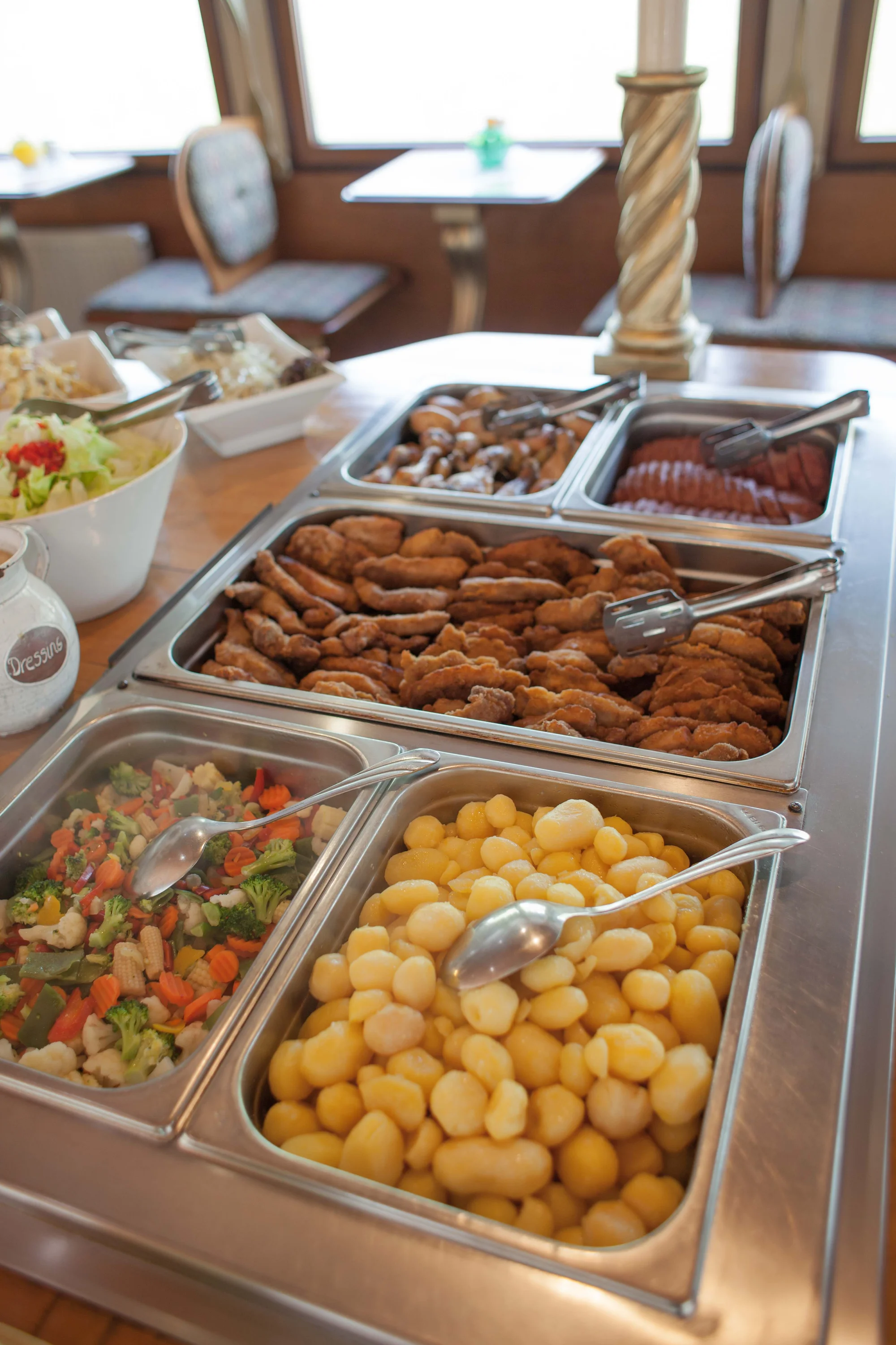 2hod. plavba po Vltavě s rautem all you can eat pro děti i dospělé