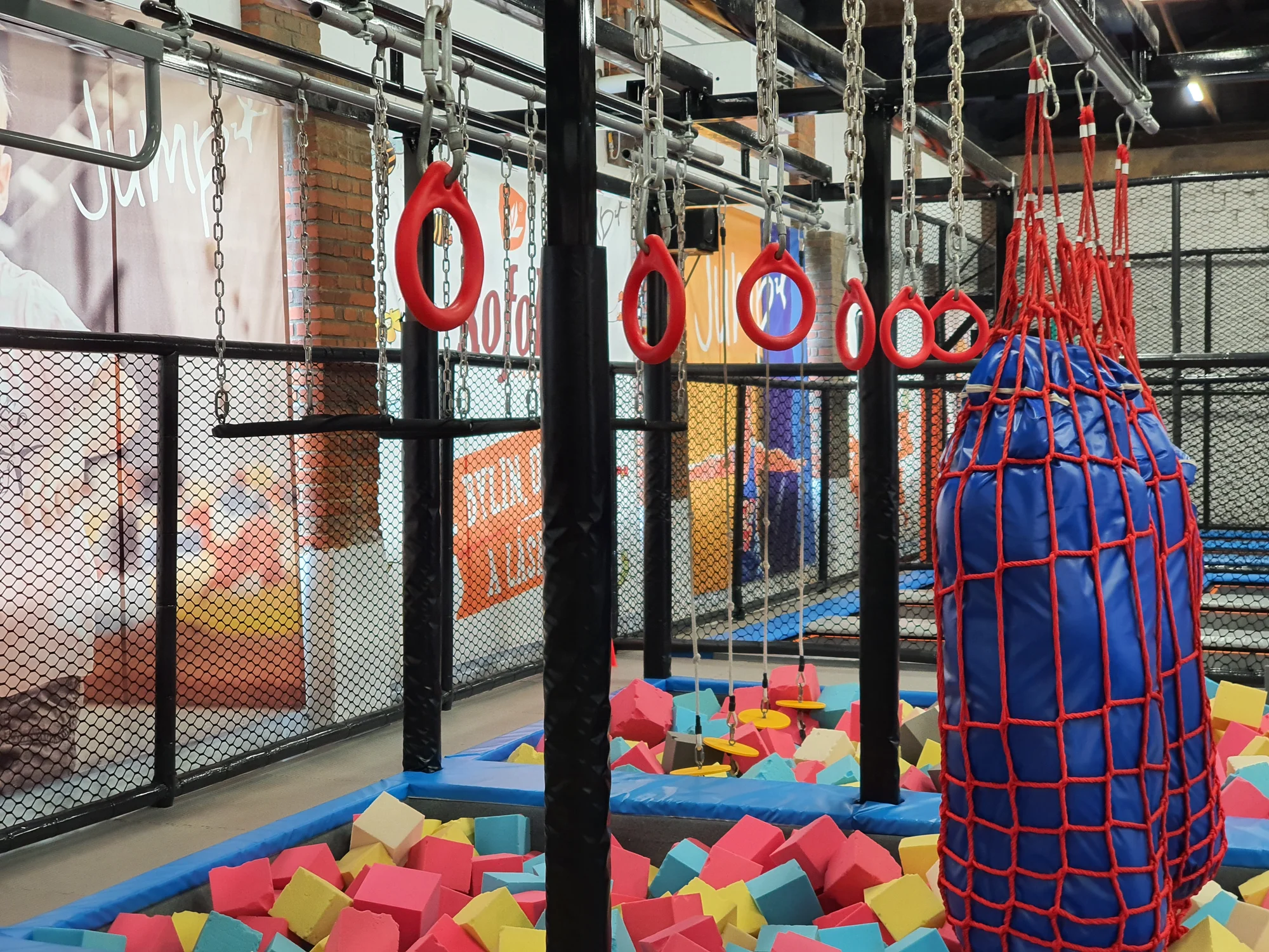 Do Jump Family Plzeň ve všední dny: 75 min. v zábavním centru s trampolínami a dalšími atrakcemi