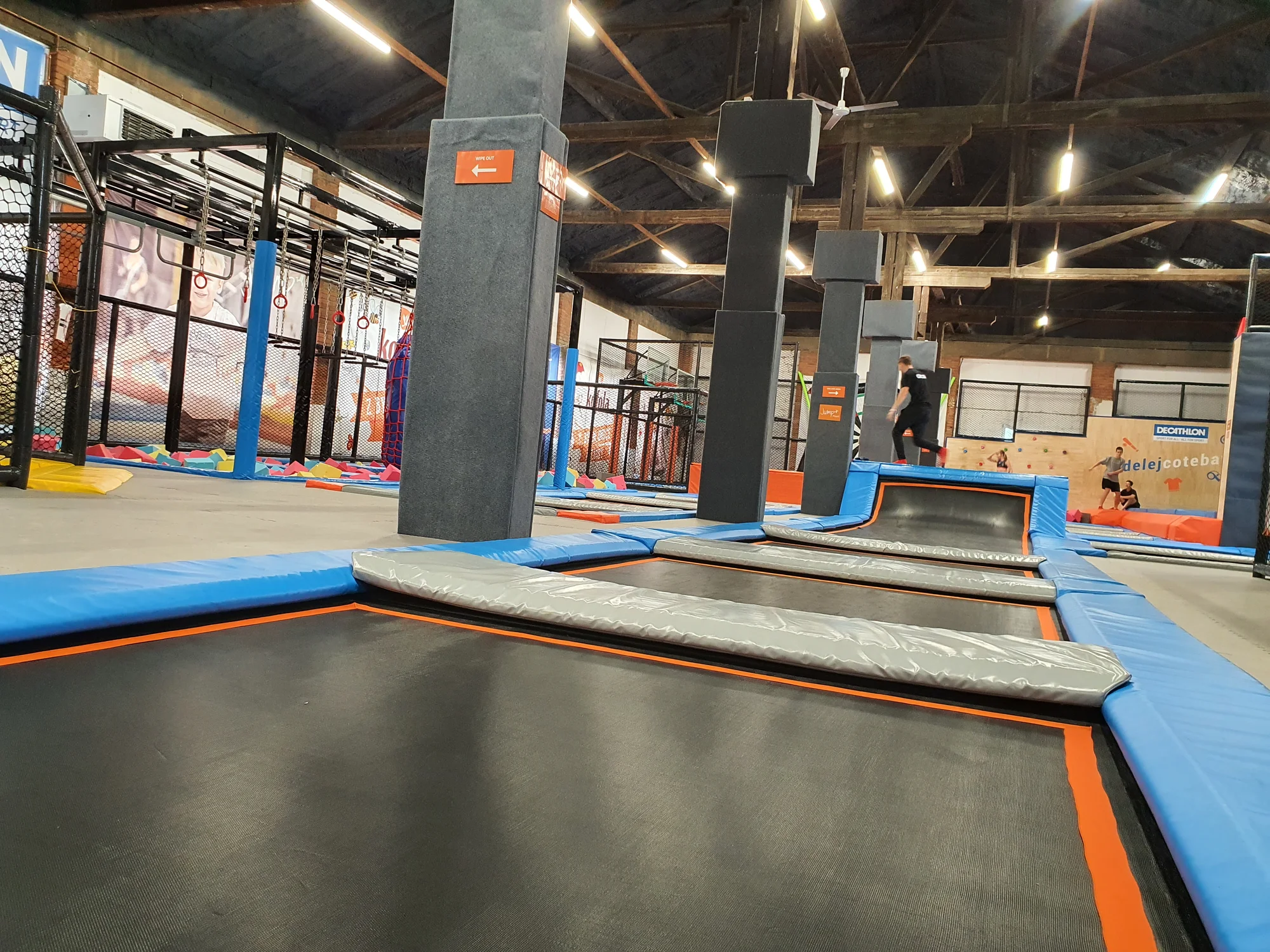 Do Jump Family Plzeň ve všední dny: 75 min. v zábavním centru s trampolínami a dalšími atrakcemi