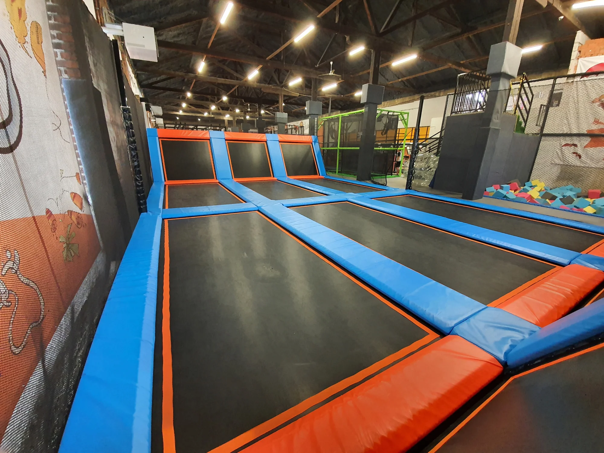 Do Jump Family Plzeň ve všední dny: 75 min. v zábavním centru s trampolínami a dalšími atrakcemi