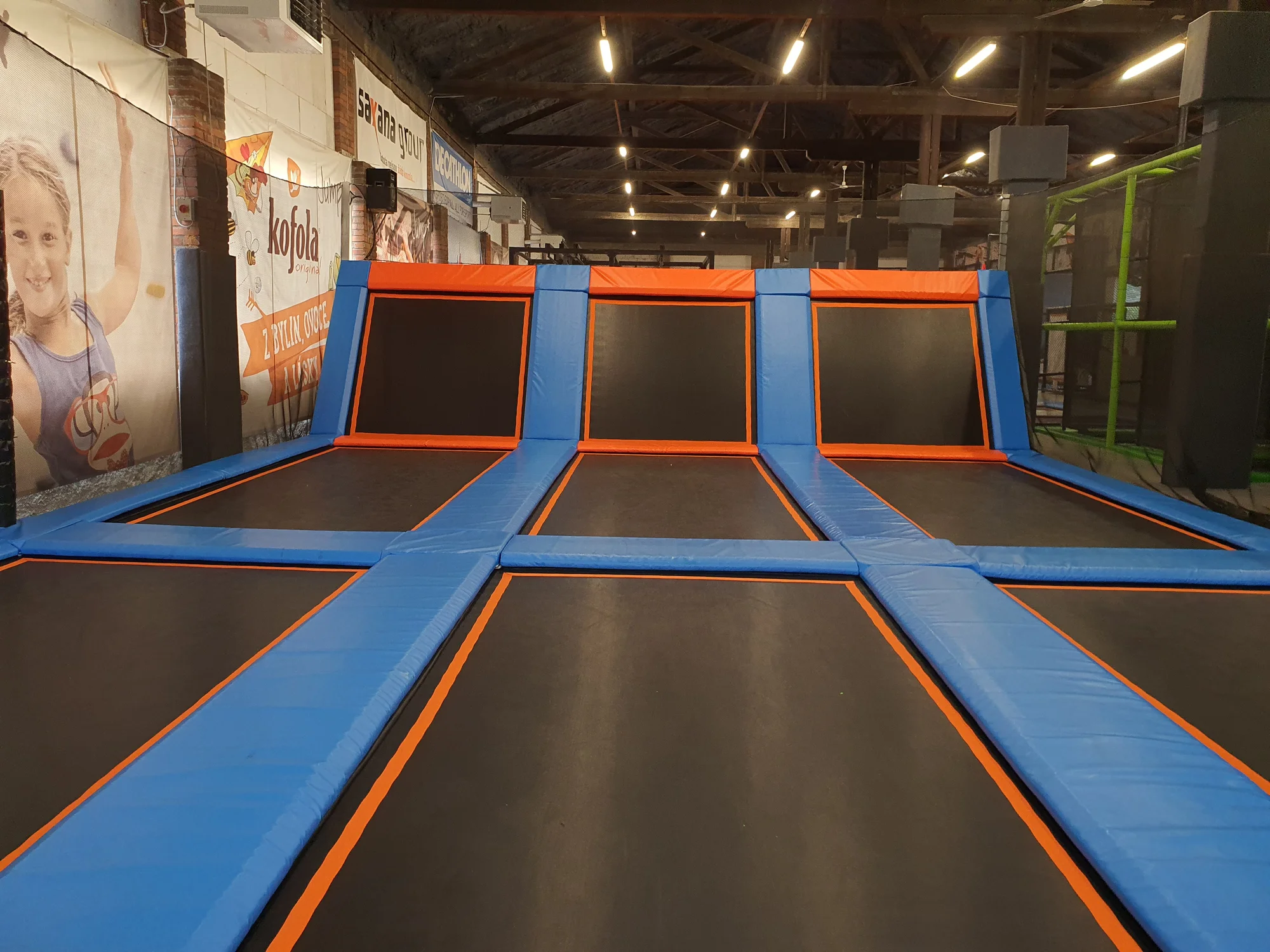 Do Jump Family Plzeň ve všední dny: 75 min. v zábavním centru s trampolínami a dalšími atrakcemi