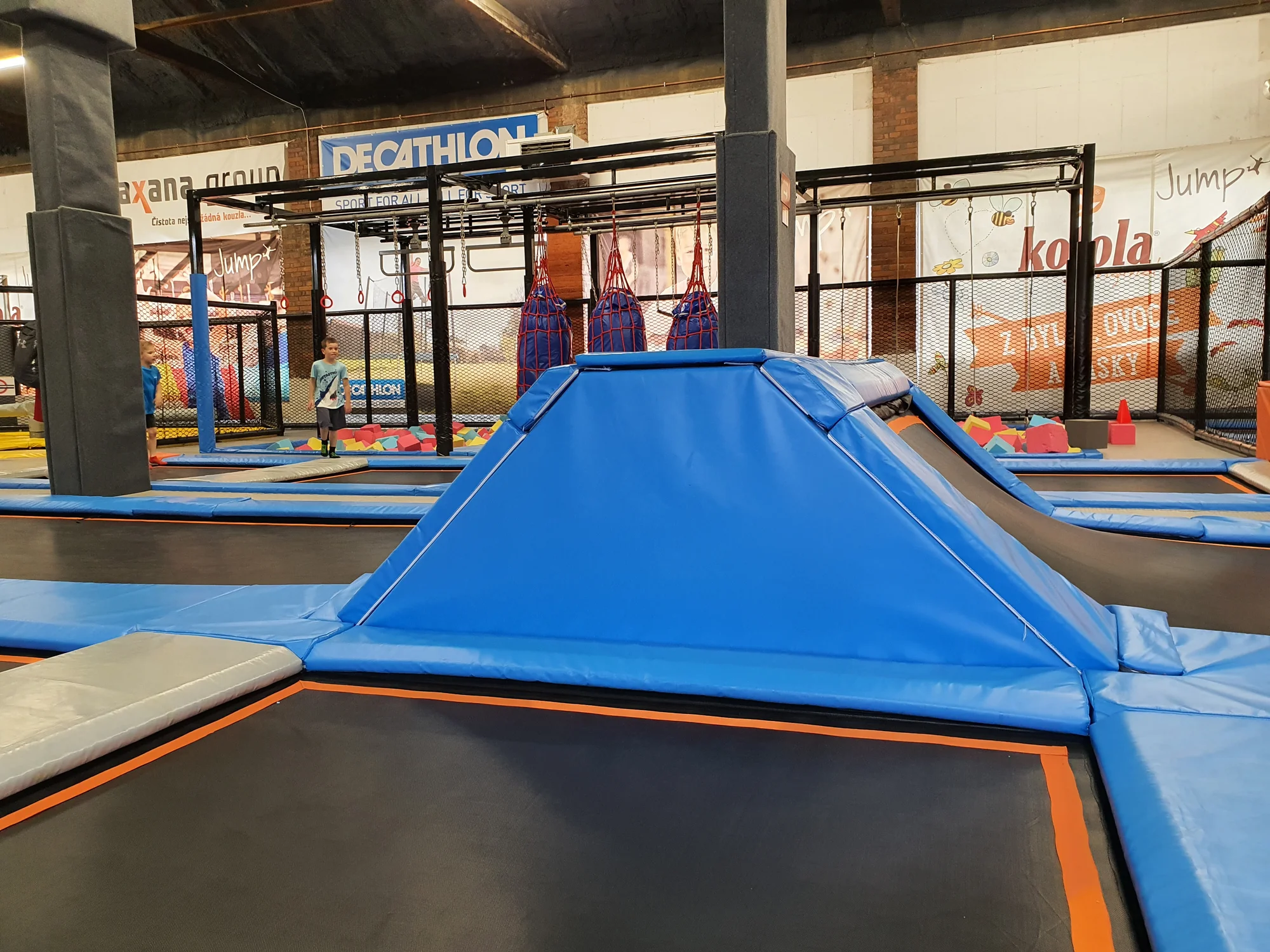 Do Jump Family Plzeň ve všední dny: 75 min. v zábavním centru s trampolínami a dalšími atrakcemi