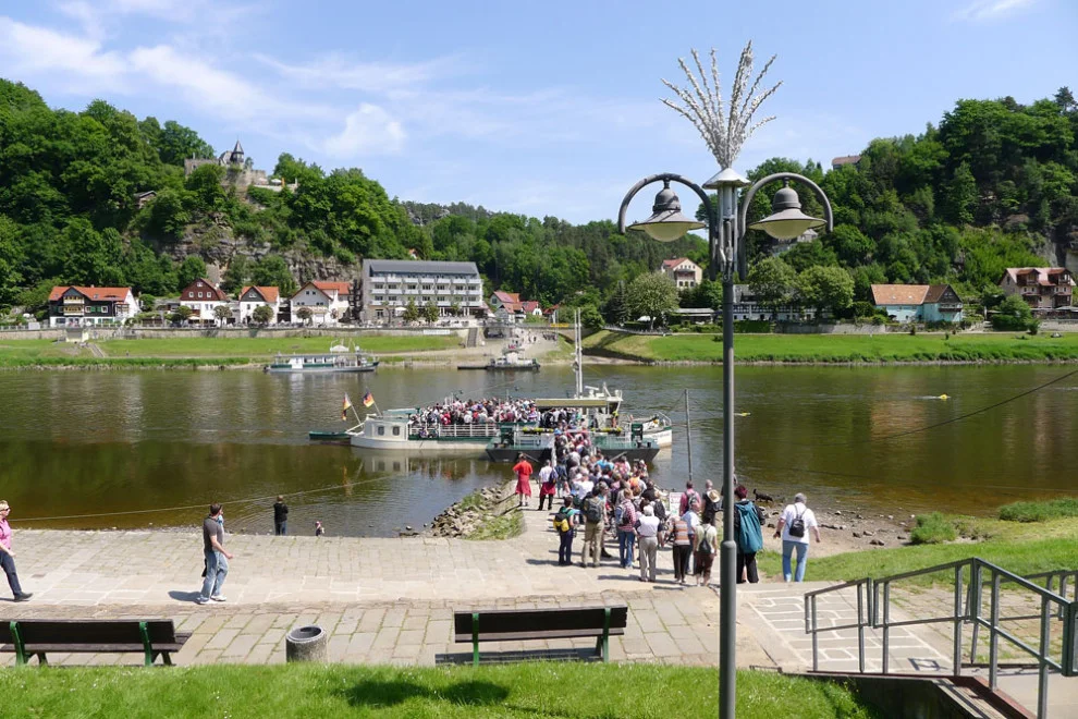 Dárkový lodní lístek na plavbu do Kurort Rathen s obědem, večeří a živou hudbou