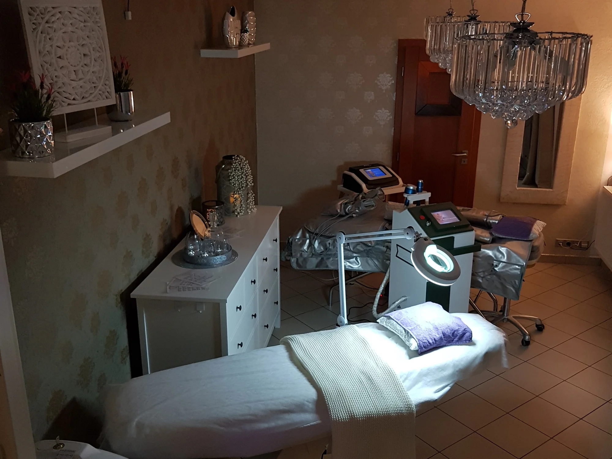 Balíčky pro detox, zpevnění i rozmazlení: lymfodrenáž, EMS, zábal i ošetření pleti