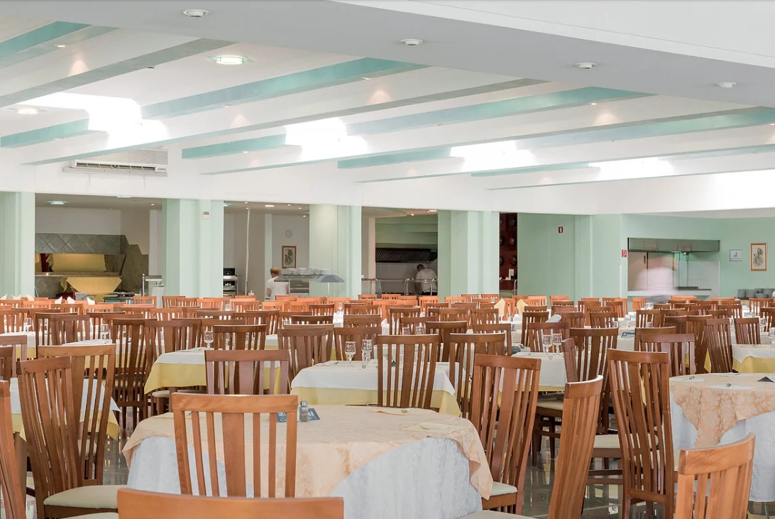 Dovolená v Rabacu na Istrii: 4* hotel u pláže, polopenze či all inclusive, bazénový komplex