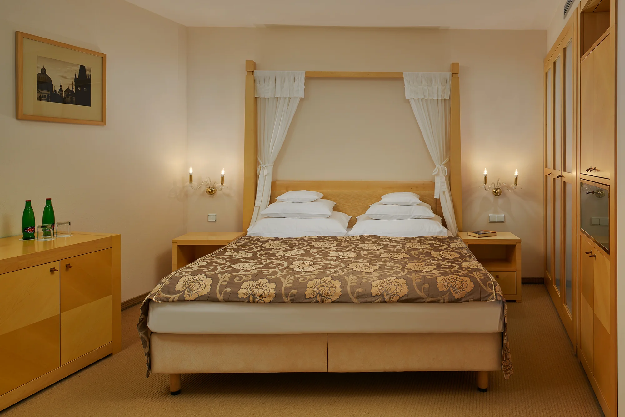 Luxusní zázemí v samém srdci Prahy: 5* hotel, secesní pokoje s připravenou lahvinkou, bohatá snídaně