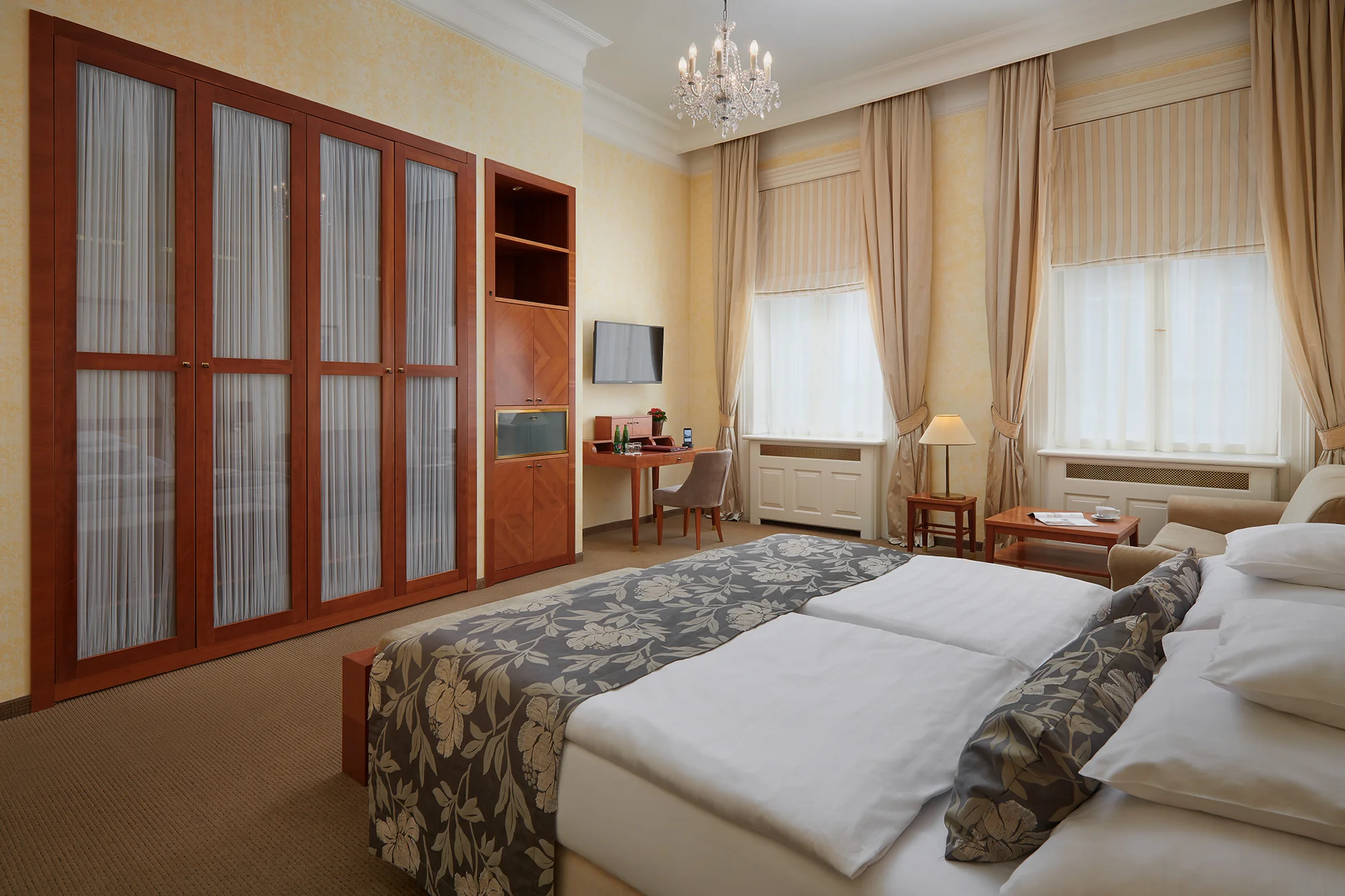 Luxusní zázemí v samém srdci Prahy: 5* hotel, secesní pokoje s připravenou lahvinkou, bohatá snídaně