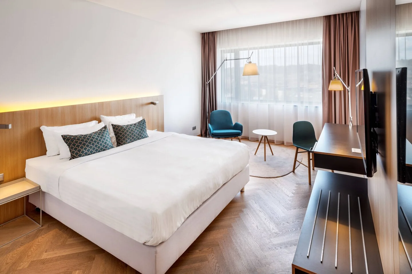 Moderní hotel sítě Marriott v Brně: polopenze, parkování a dítě do 5,9 let zdarma