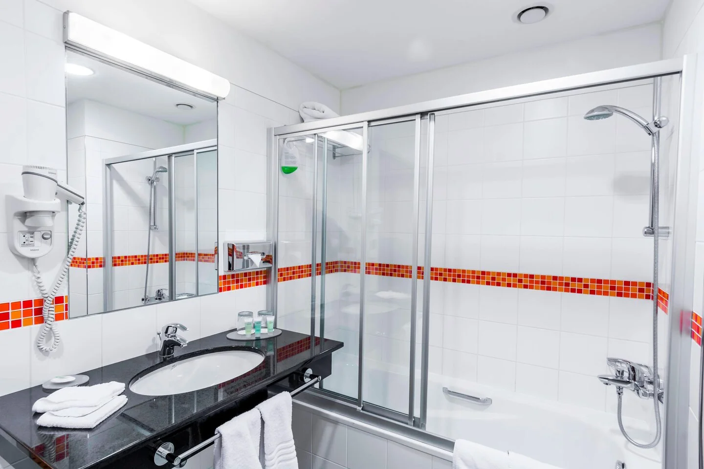 Odpočinek v hotelu Marriott v centru Plzně se snídaní nebo polopenzí