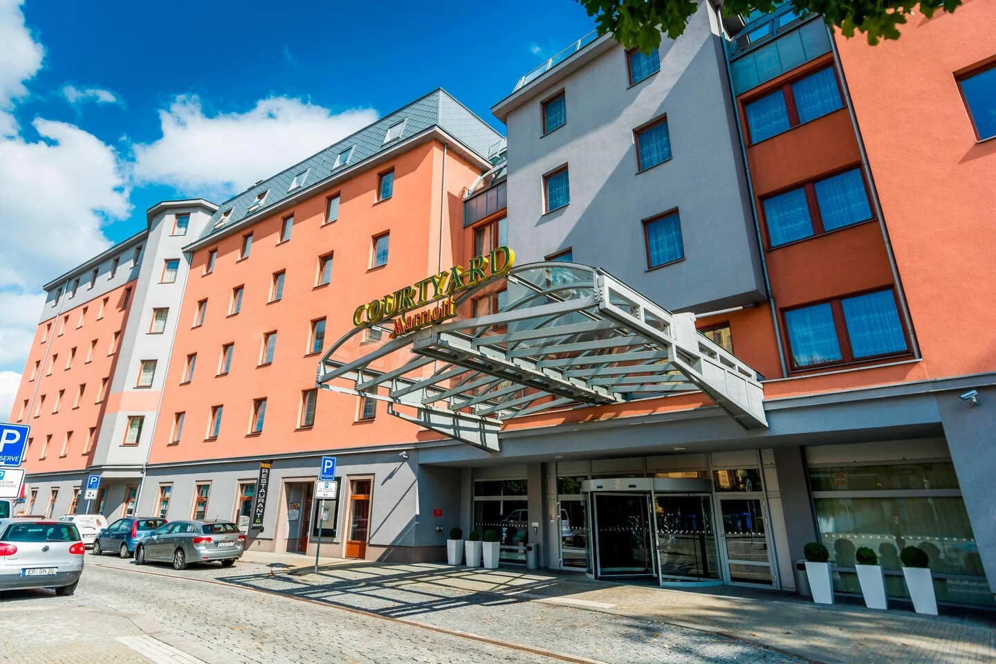 Odpočinek v hotelu Marriott v centru Plzně se snídaní nebo polopenzí
