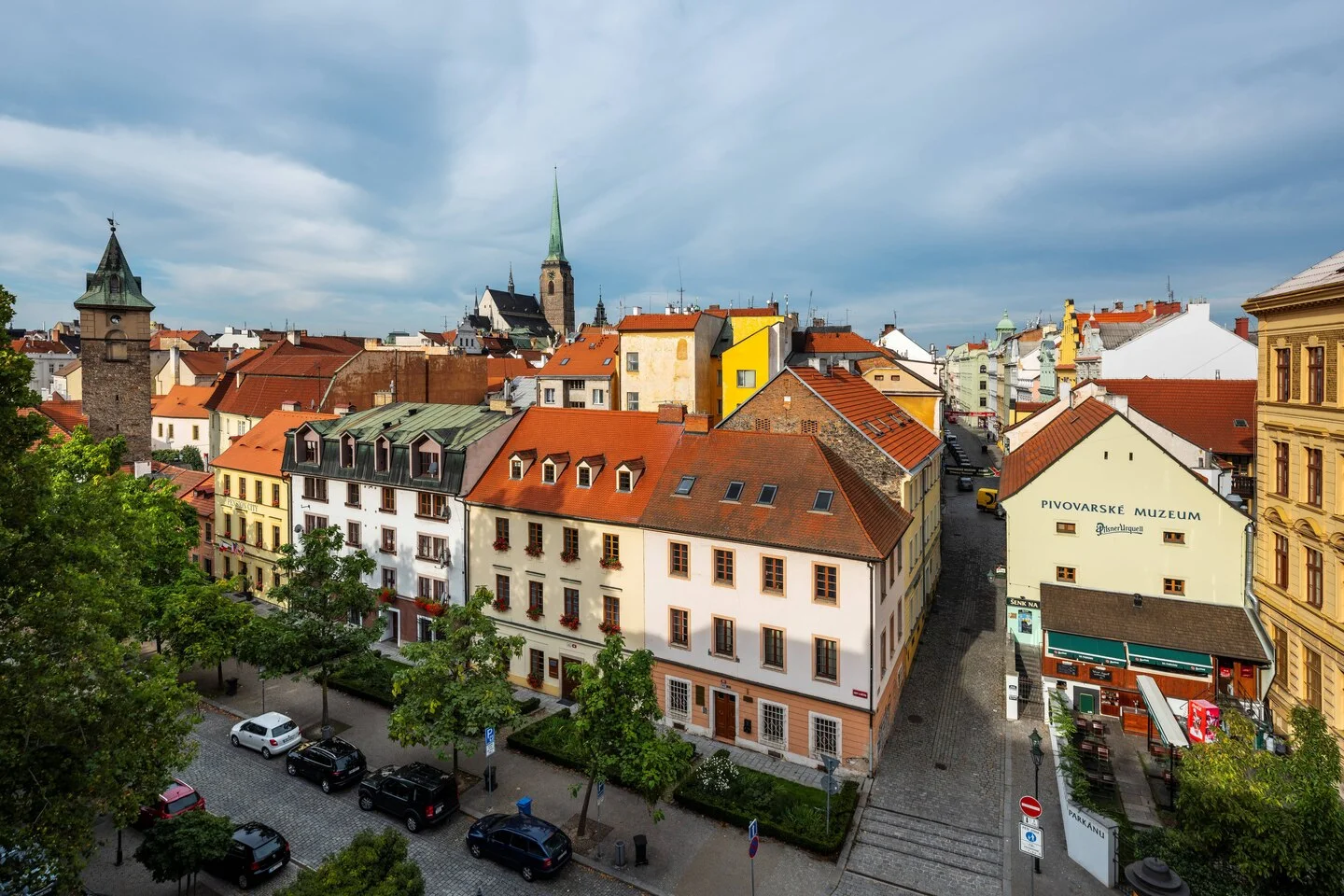Odpočinek v hotelu Marriott v centru Plzně se snídaní nebo polopenzí