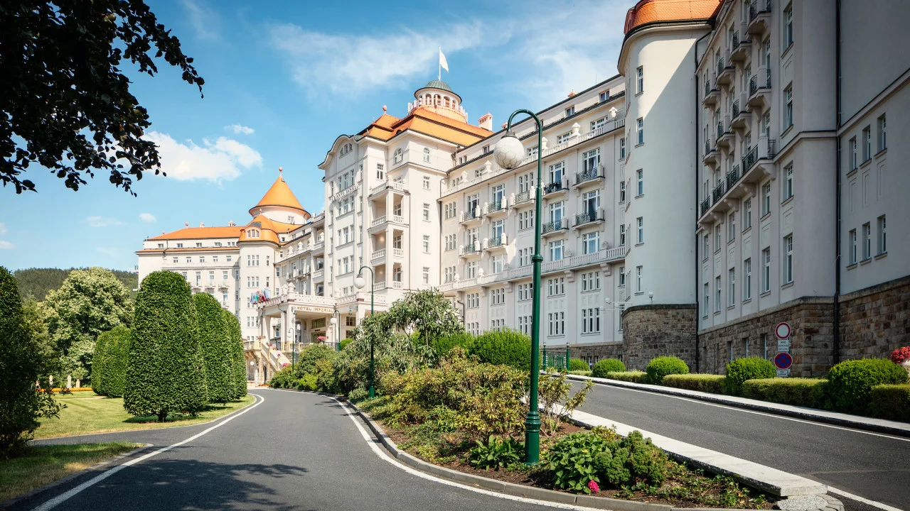 5* hotel Imperial v Karlových Varech: luxusní polopenze, wellness i 3 lázeňské procedury