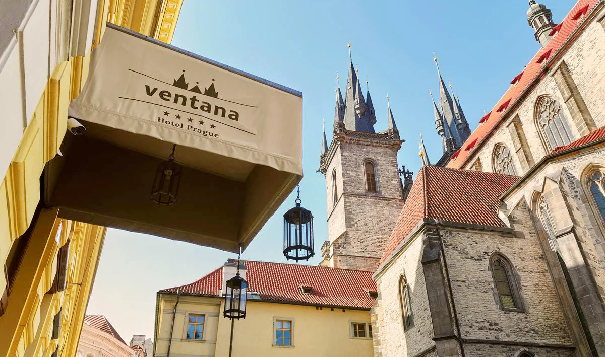 Luxusní zázemí v samém srdci Prahy: 5* hotel, secesní pokoje s připravenou lahvinkou, bohatá snídaně