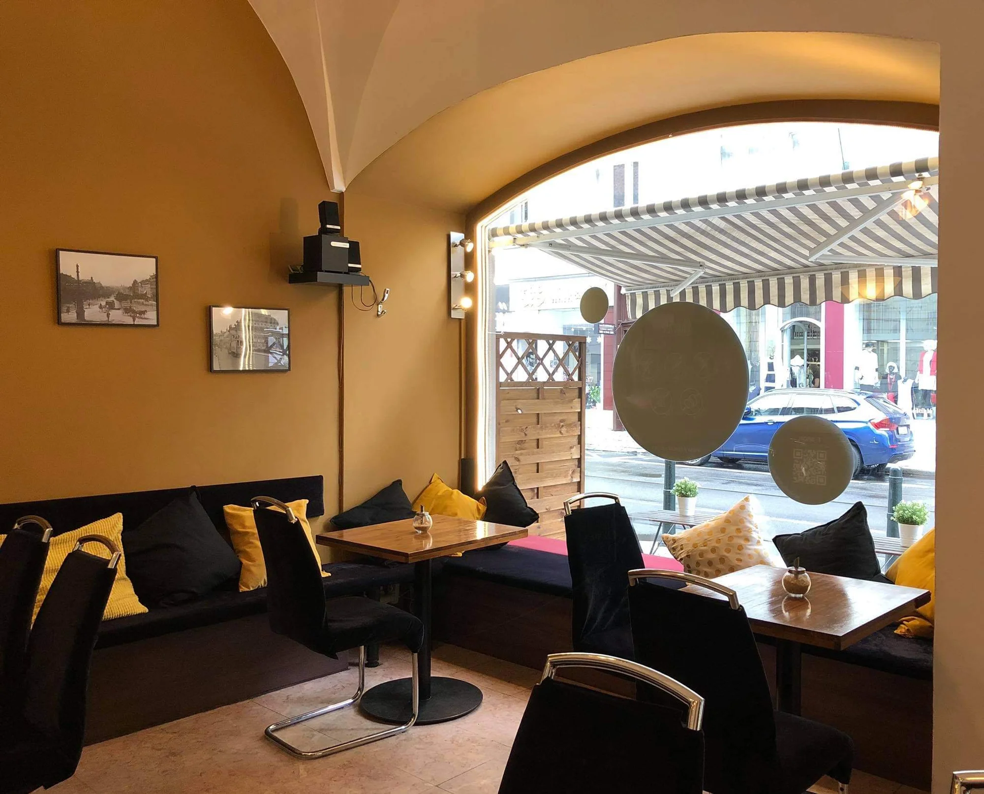 60min. čokoládový workshop: cake pops, lámaná čokoláda i máčené preclíky