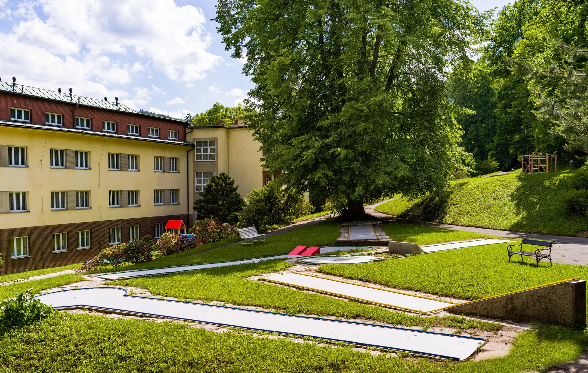 Wellness pobyt v Karlových Varech ve Spa Resortu Sanssouci****: polopenze, procedury i CBD program
