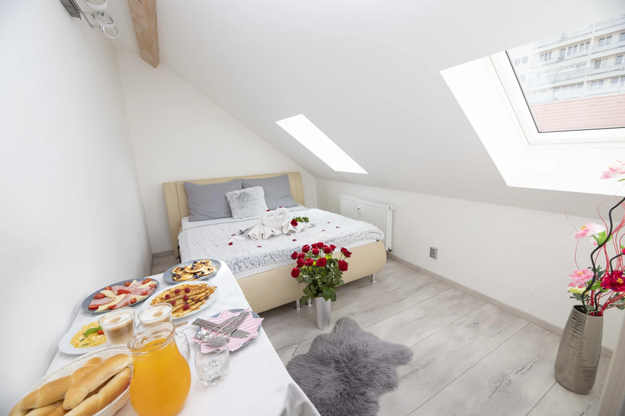 Čas jen pro vás dva: romantický pobyt v Dobříši, apartmá s vířivkou či saunou a snídaně do postele