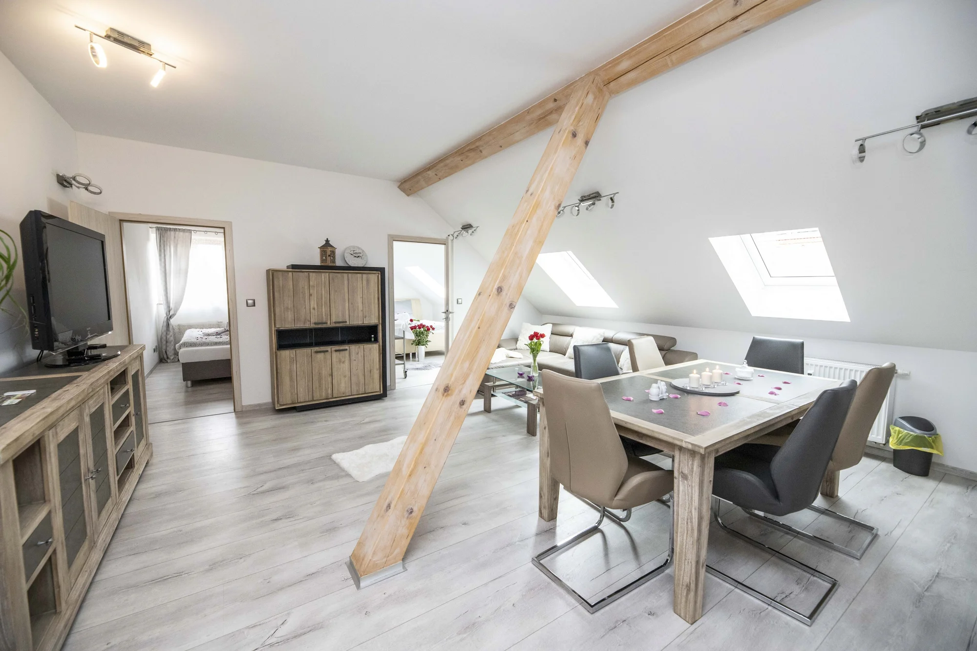 Čas jen pro vás dva: romantický pobyt v Dobříši, apartmá s vířivkou či saunou a snídaně do postele