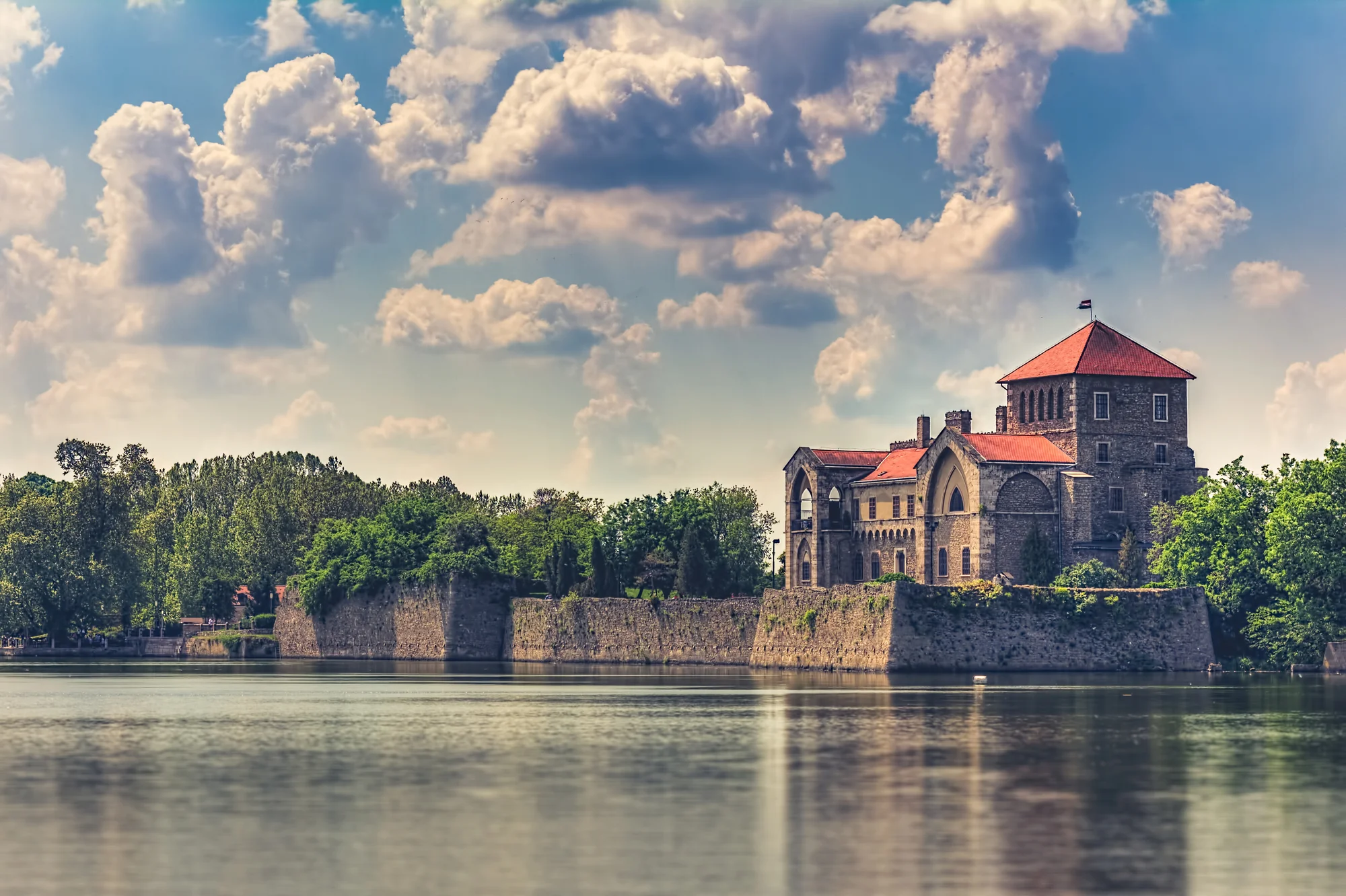 Pohodová dovolená v Maďarsku: 4* hotel nedaleko jezera, polopenze, wellness i karta výhod