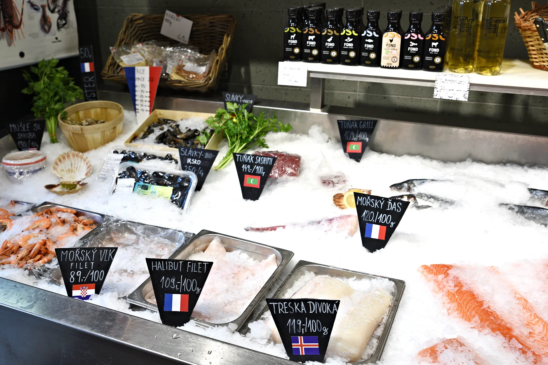 Delikatesa z Normandie: ústřice s limetkou či citronem a sklenka prosecca