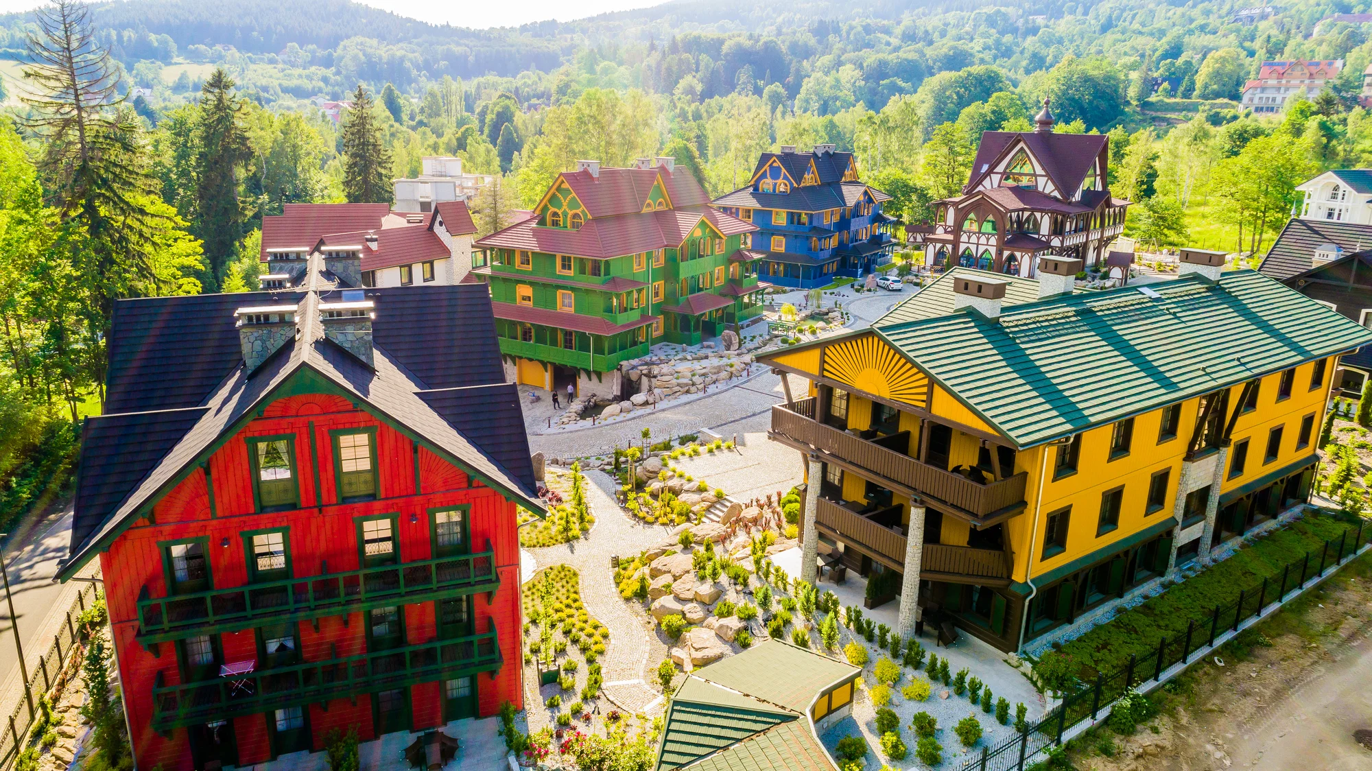 Přepychový resort ve Sklářské Porubě: apartmány pro páry i rodiny, strava a wellness a až 2 děti zdarma