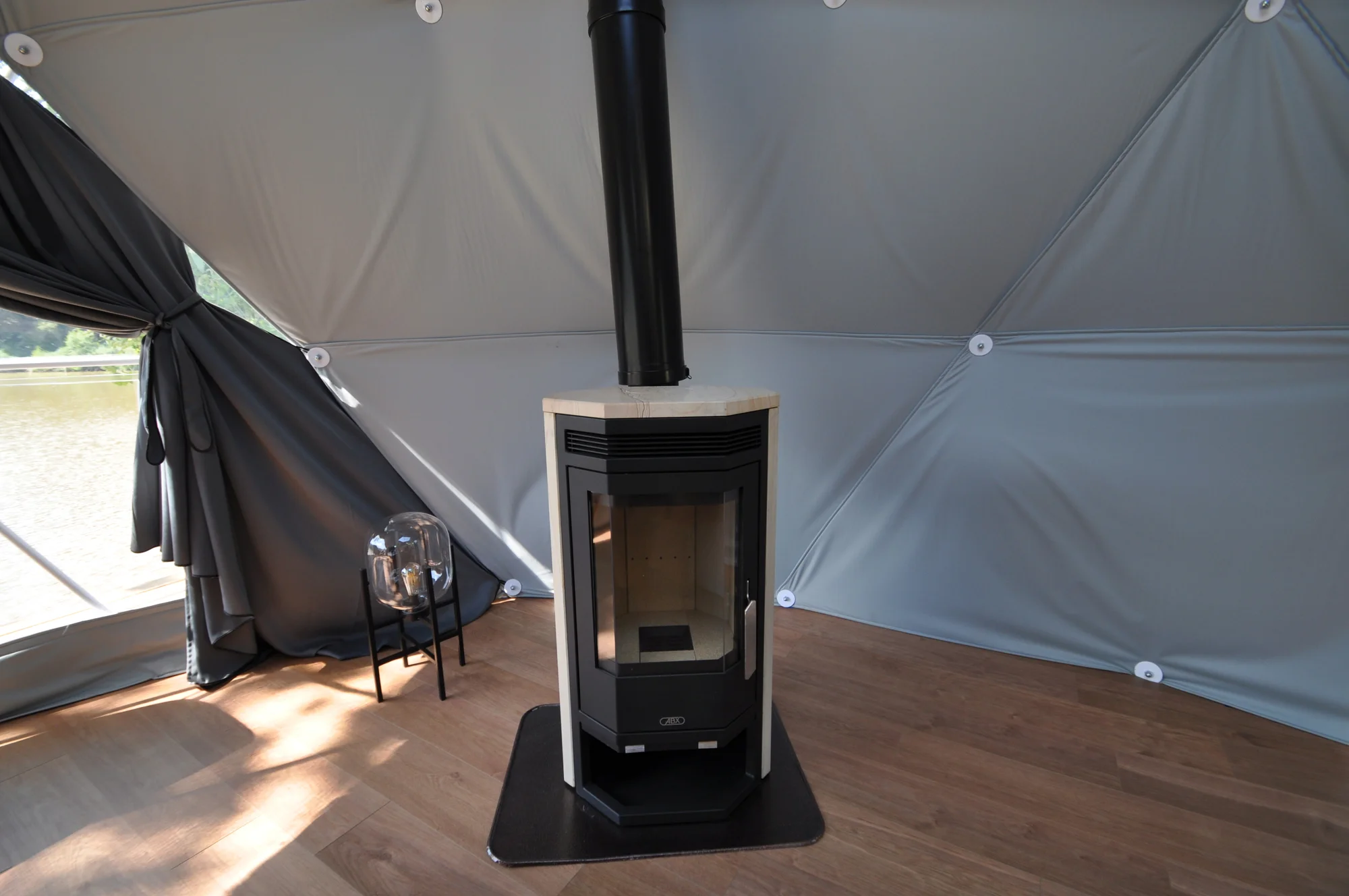 Glamping: vymazlené iglú u Prachovských skal, relax ve wellness s možností snídaňového koše