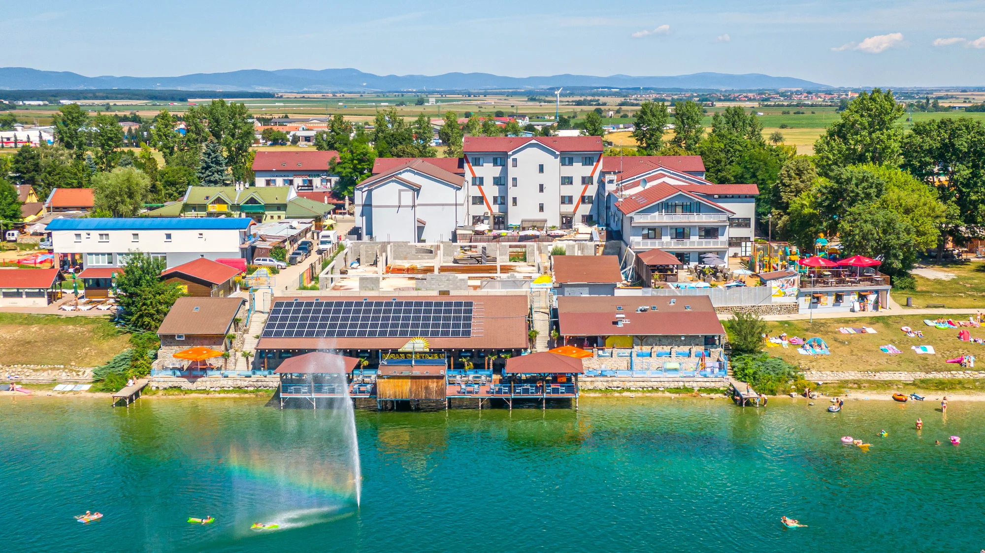 Pobyt u Slunečných jezer s polopenzí, wellness i vstupem do aquaparku