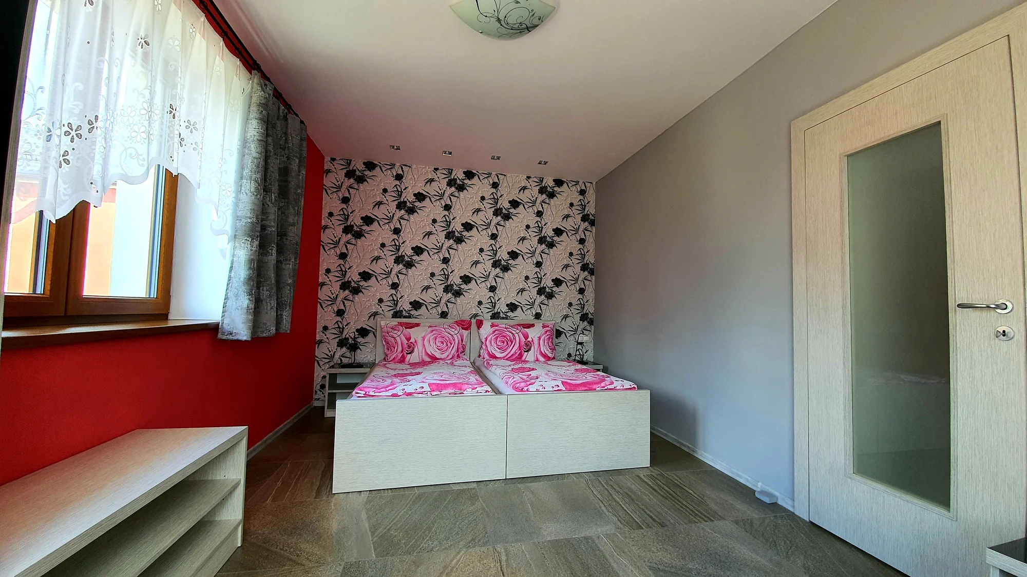 Za turistikou k Bešeňové: útulný hotel se zahradou a dětským hřištěm i hernou, snídaně či polopenze