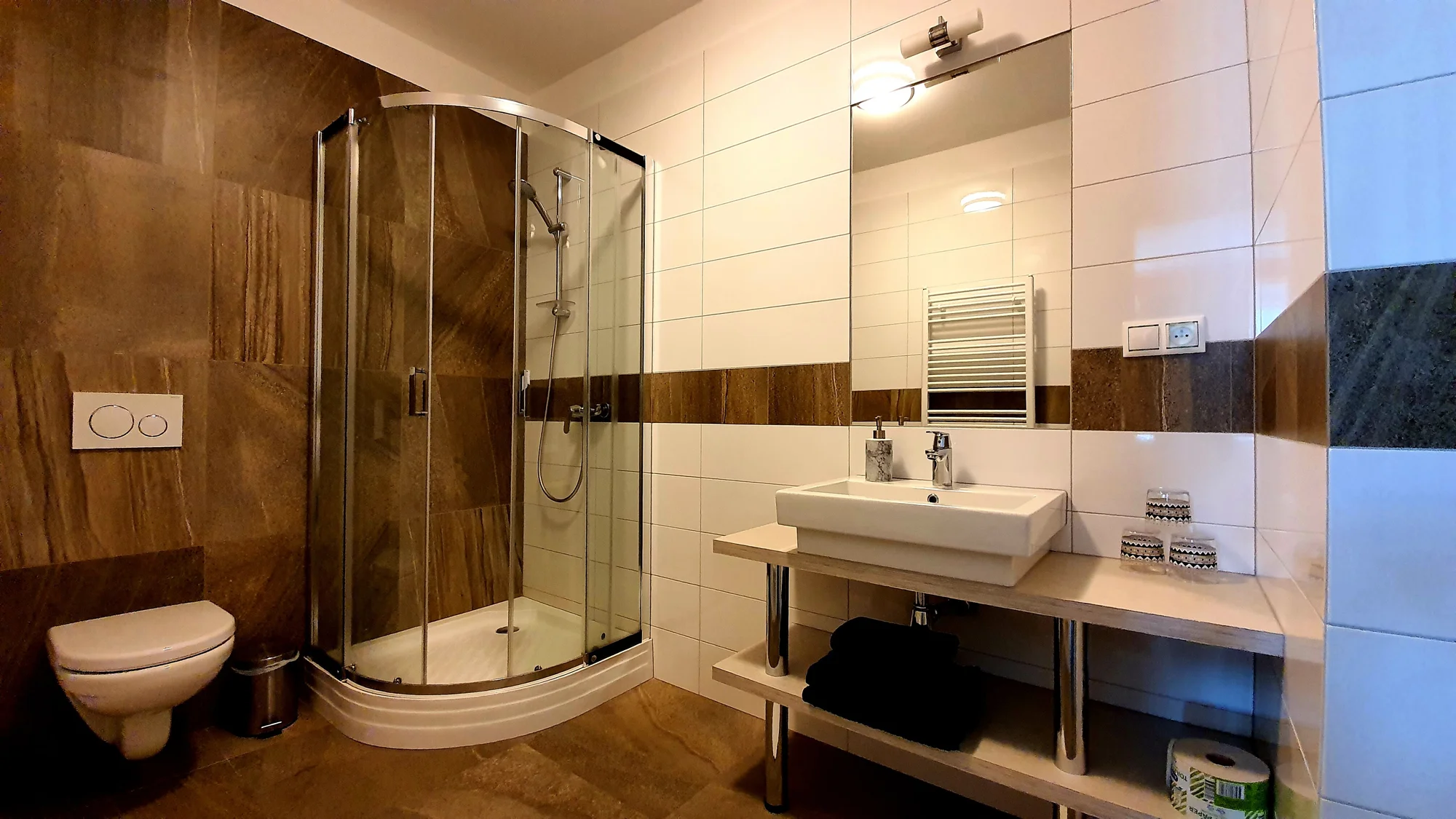Za turistikou k Bešeňové: útulný hotel se zahradou a dětským hřištěm i hernou, snídaně či polopenze
