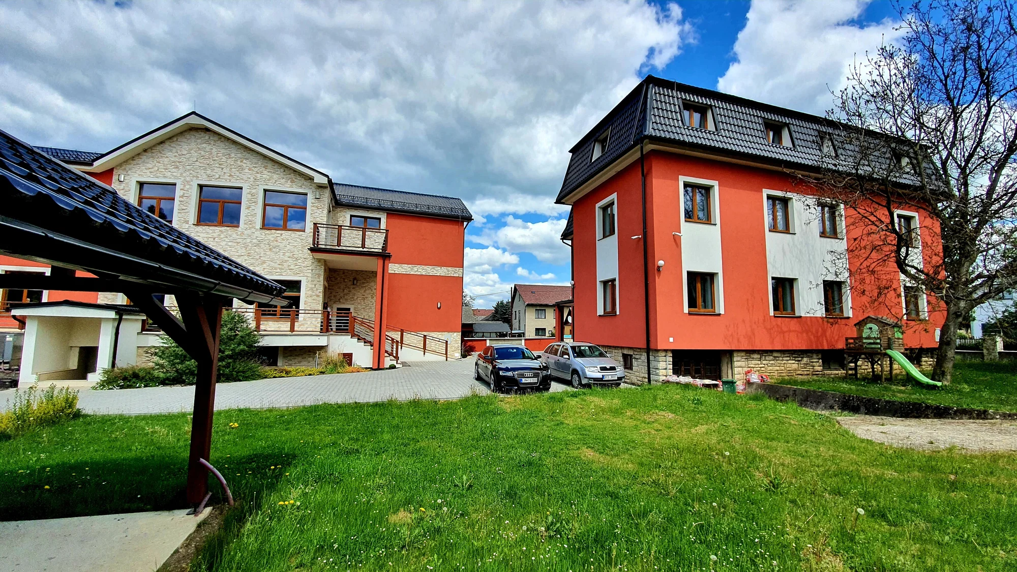 Za turistikou k Bešeňové: útulný hotel se zahradou a dětským hřištěm i hernou, snídaně či polopenze