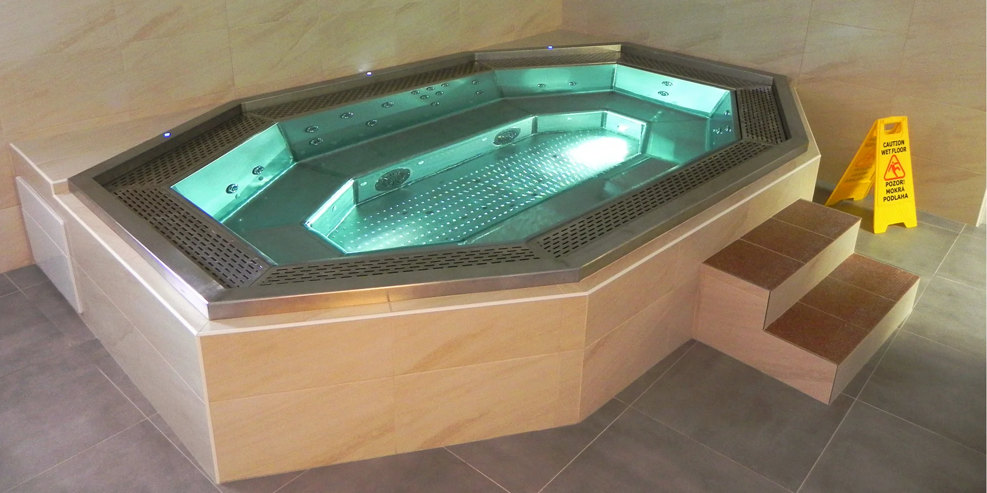 2hodinový vstup do veřejného wellness s vyhřívaným bazénem v Lednicko-valtickém areálu