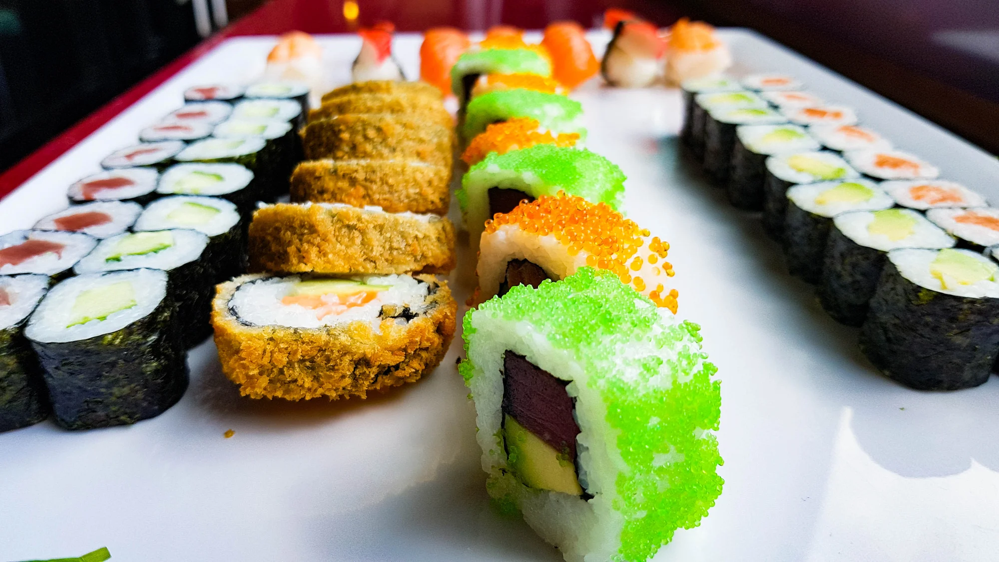 Sushi set s 32 či 53 ks: krab, krevety, tuňák, okurka, avokádo i losos