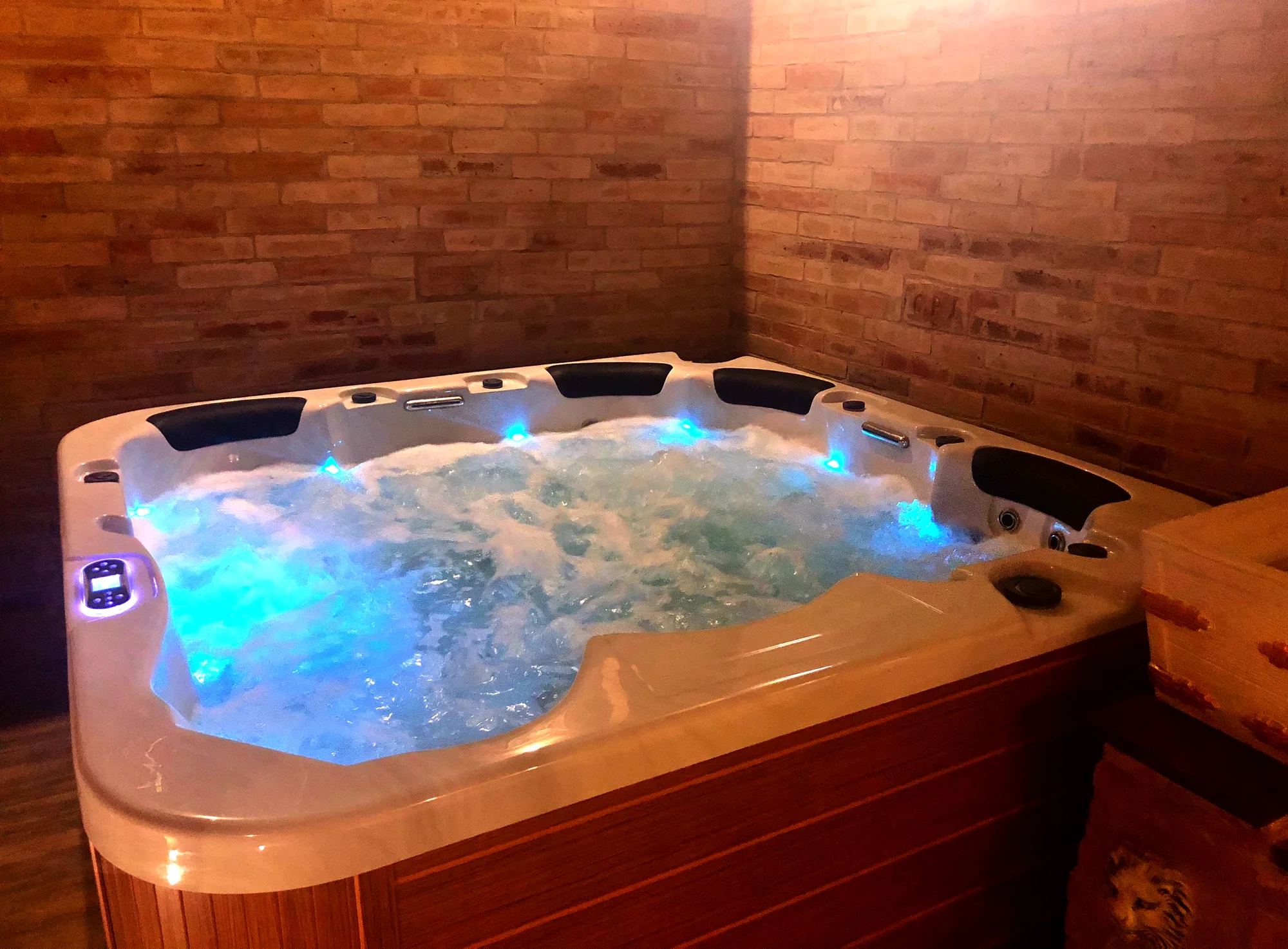 Romantika v krásných Piešťanech: stylová vila se snídaní i privátním wellness pro dva