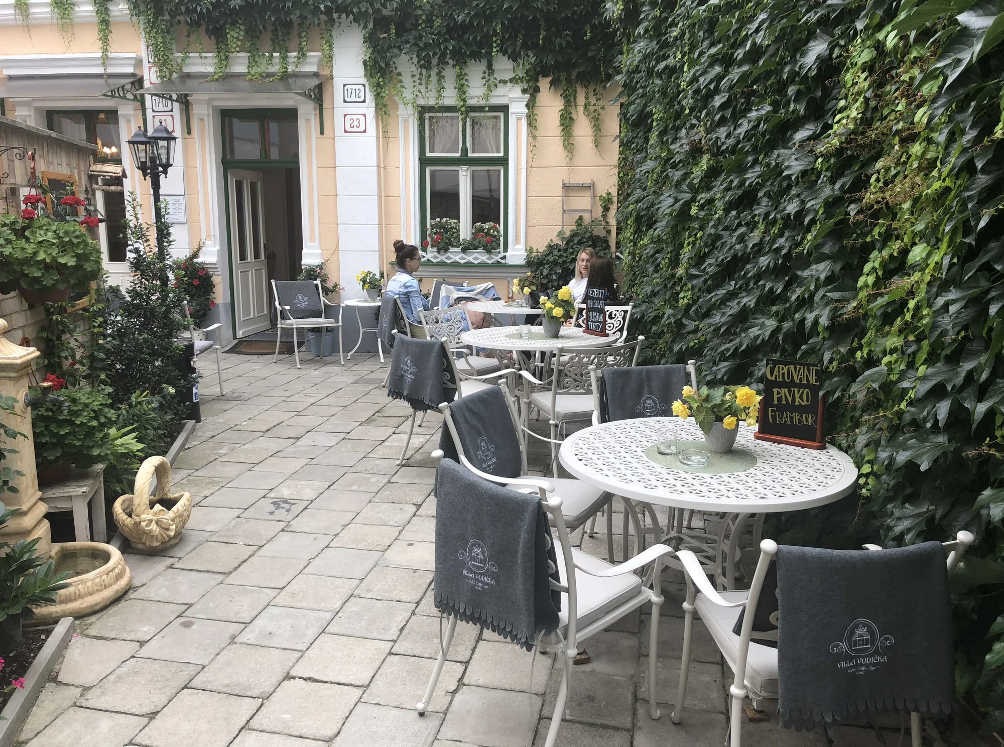 Romantika v krásných Piešťanech: stylová vila se snídaní i privátním wellness pro dva
