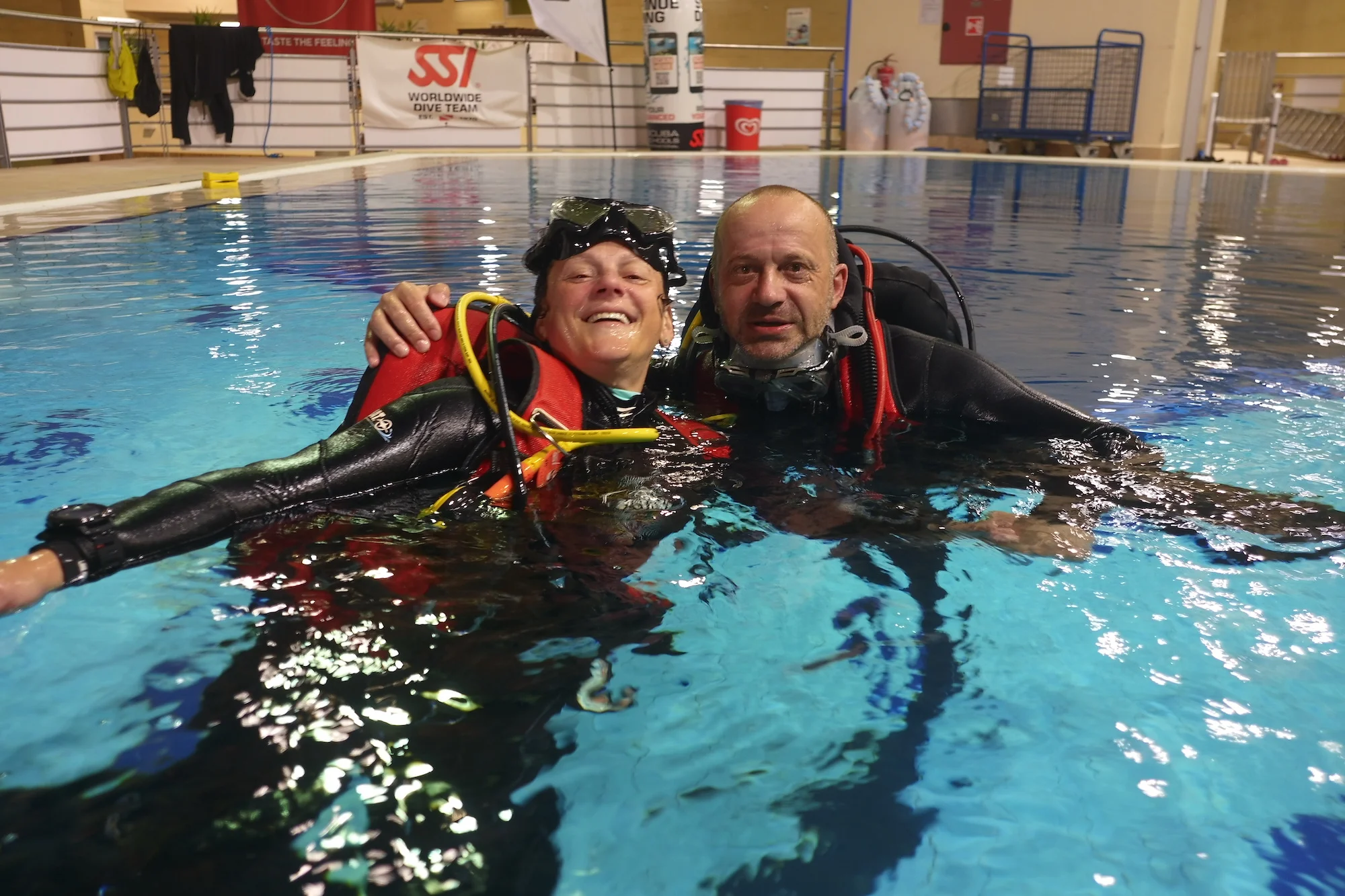 Potápění na zkoušku pro jednoho nebo pár: potápěčská jáma s instruktorem a foto na památku