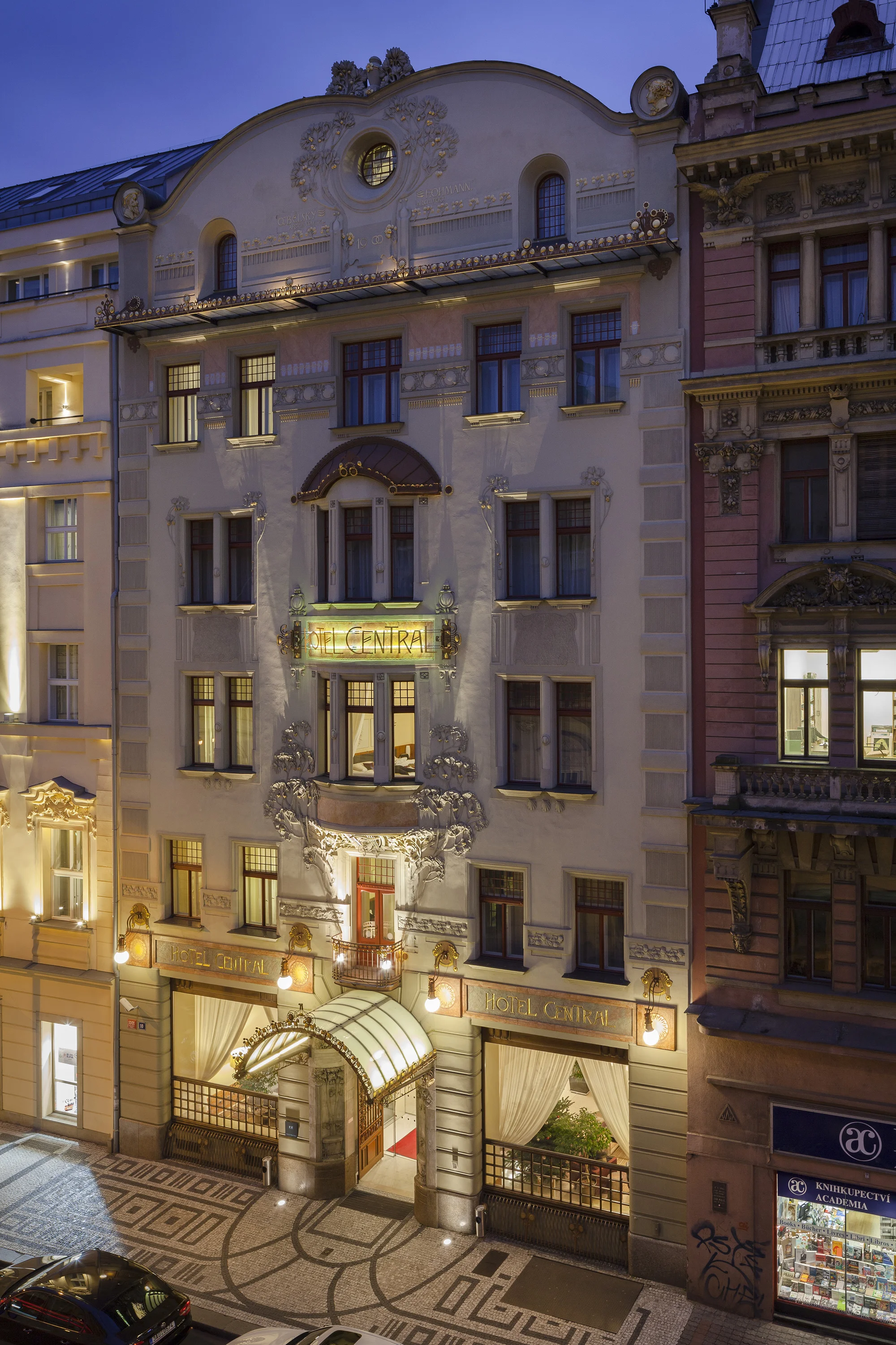 Pobyt v Praze kousek od náměstí Republiky: secesní hotel se snídaní i saunou